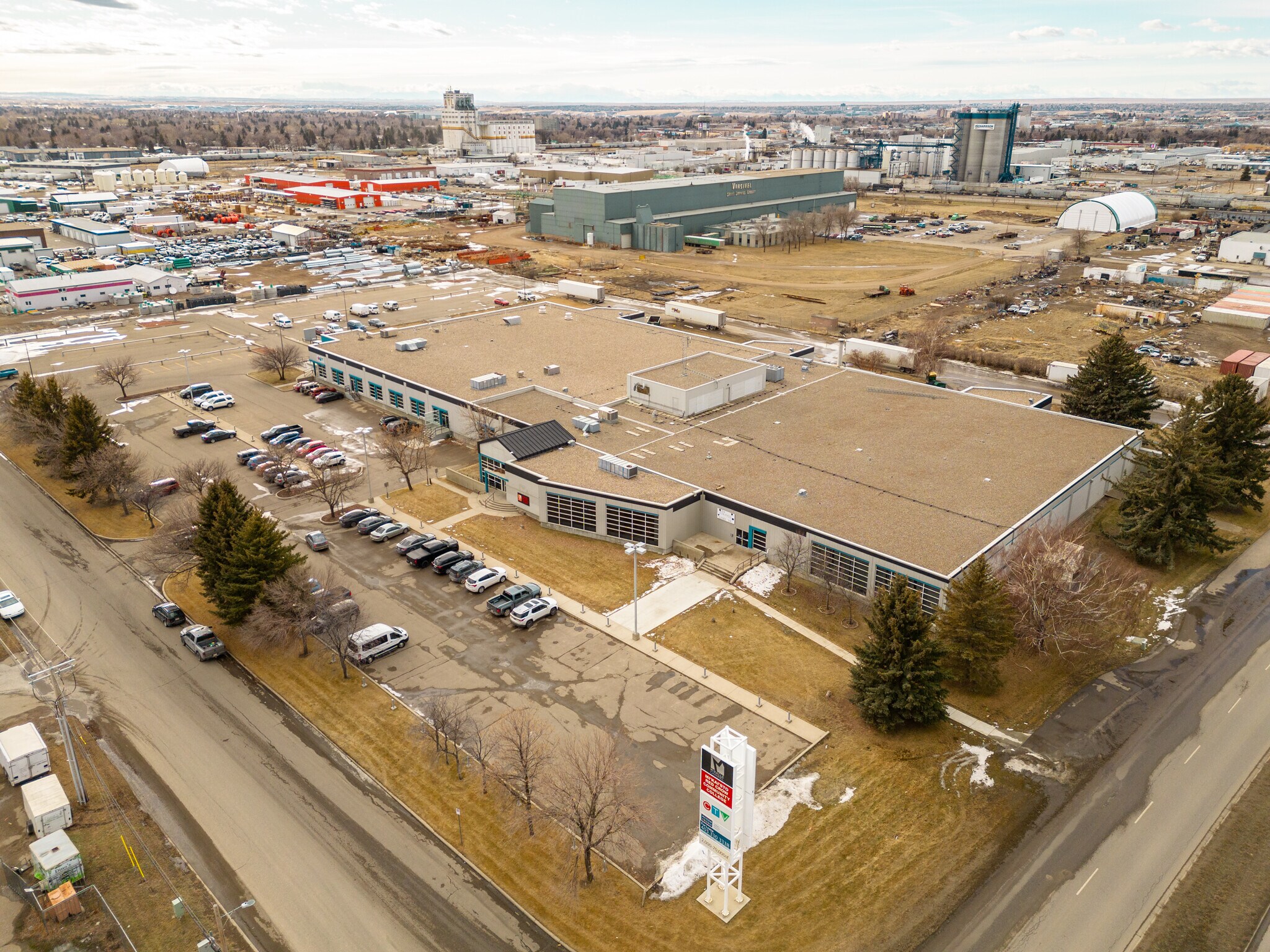450 31st St N, Lethbridge, AB for Rent
