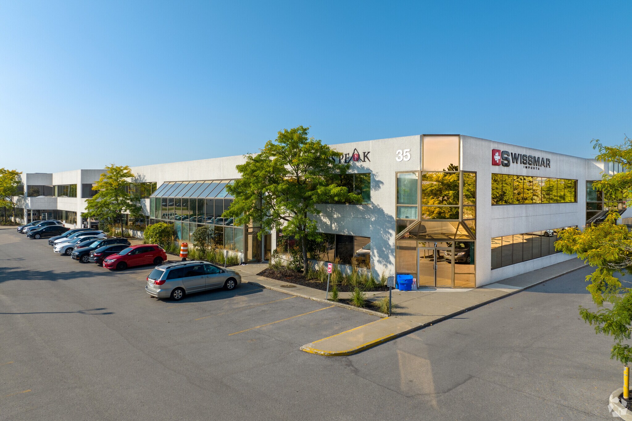 35 E Beaver Creek Rd, Richmond Hill, ON for Rent