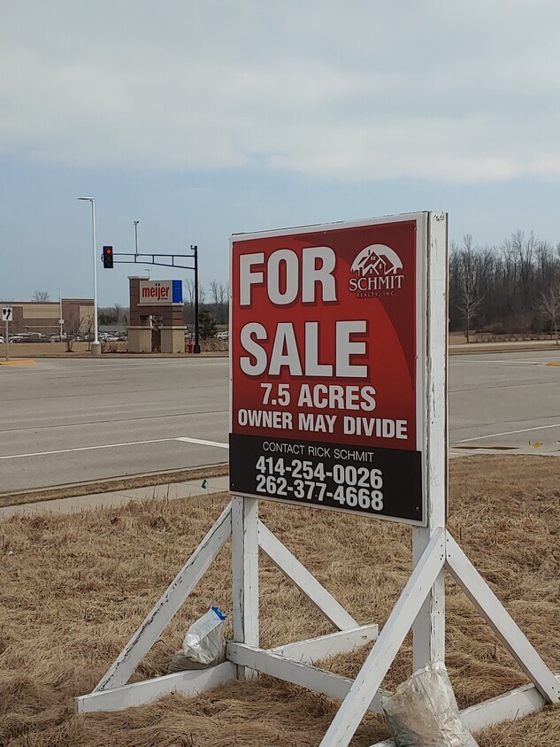 Port Washington Rd & Hunters Ln, Grafton, WI for Sale