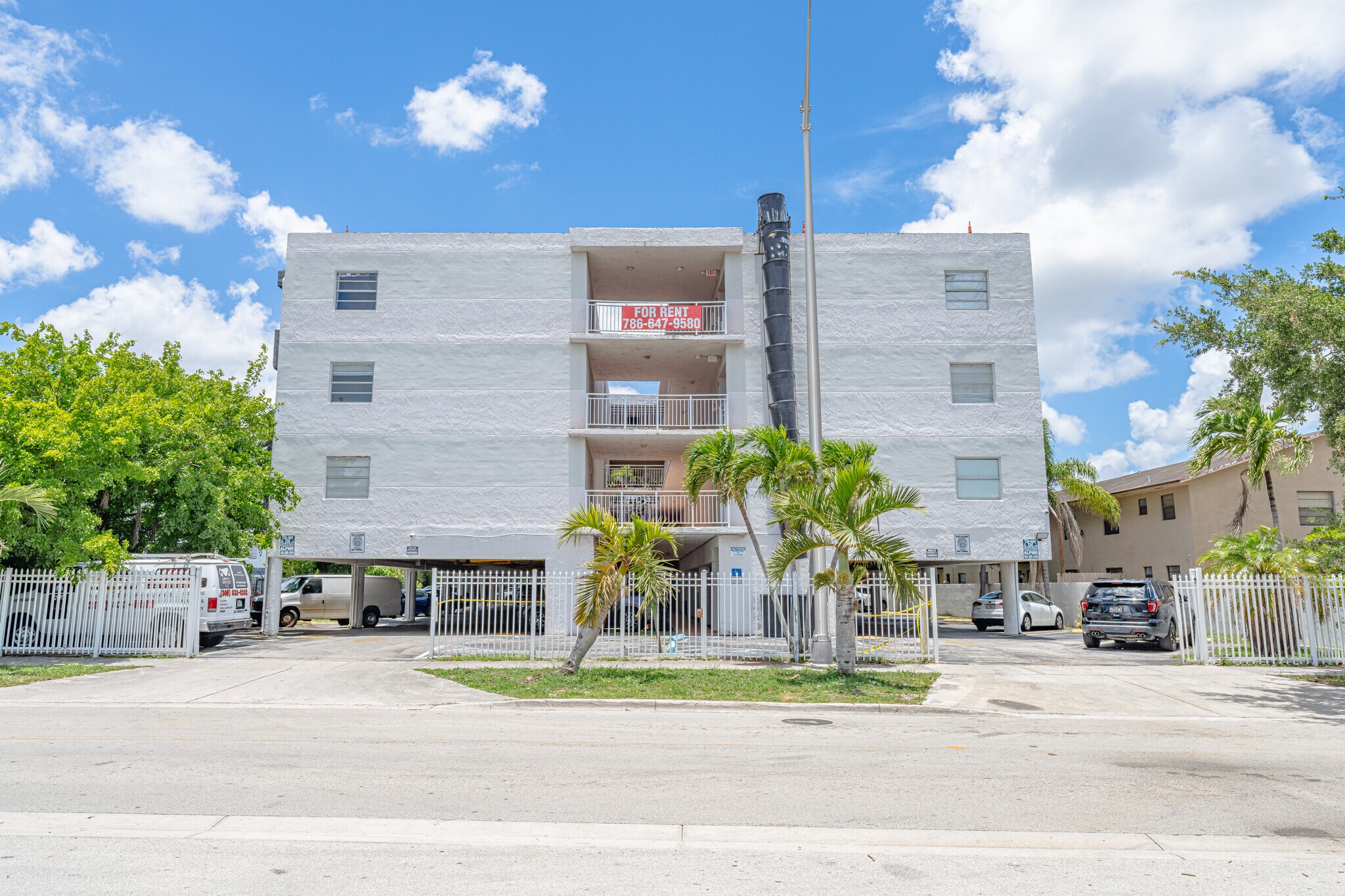 1095 W 77th St, Hialeah, FL for Sale