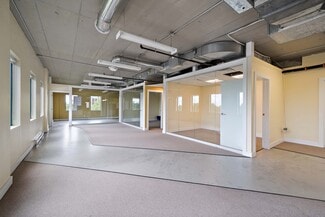 Montréal, QC Office - 5900-5950 Ch De La Côte-Des-Neiges Montréal, QC Office - 5900-5950 Ch De La Côte-Des-Neiges