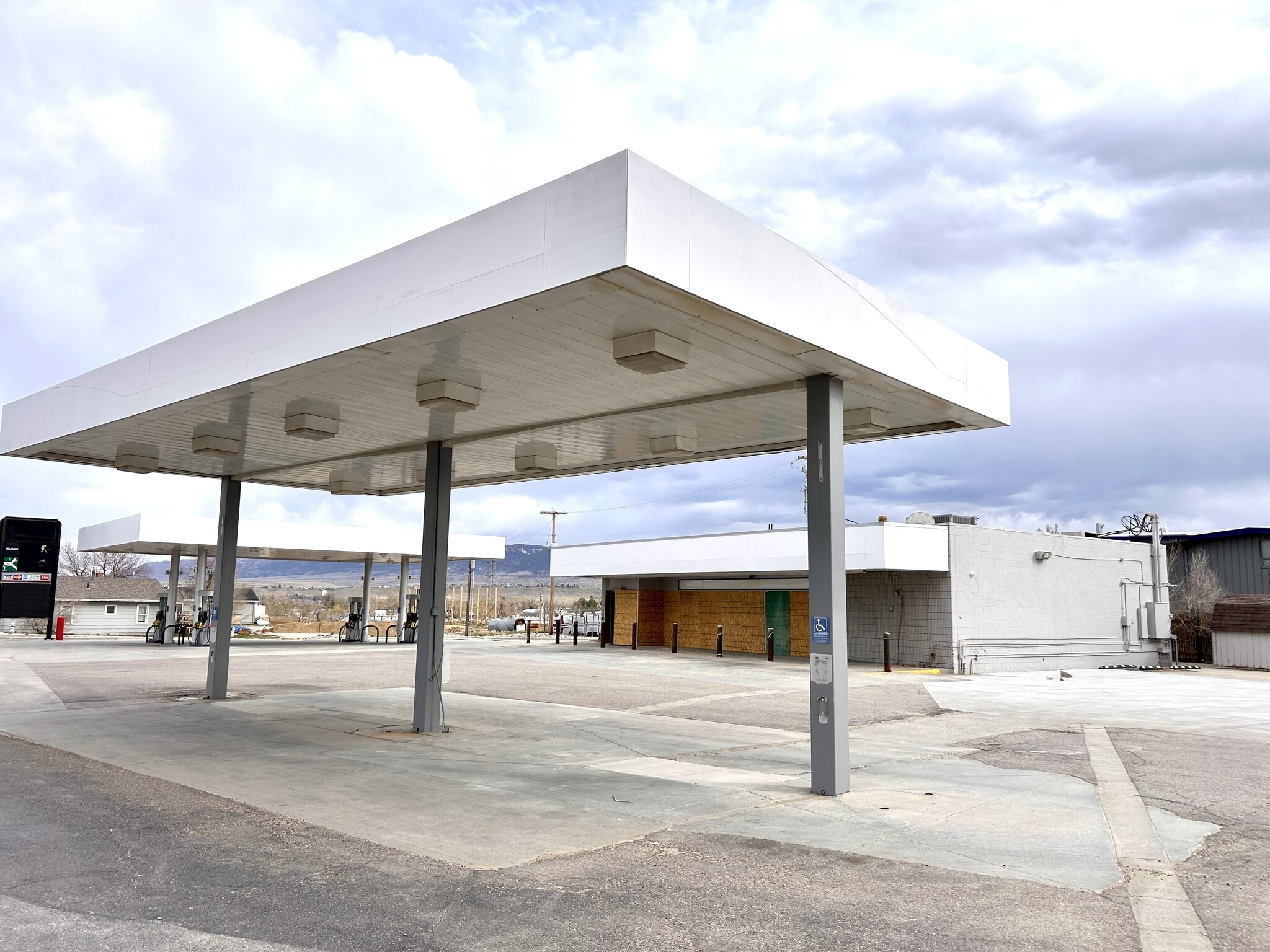 4603 W Yellowstone Hwy, Mills, WY for Sale