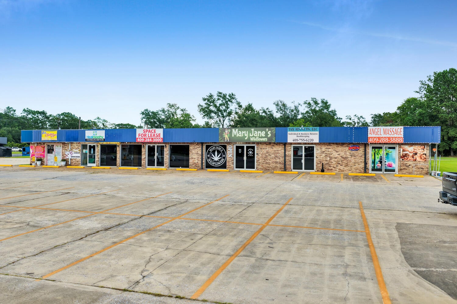 815-853 S Main St, Lumberton, TX for Rent