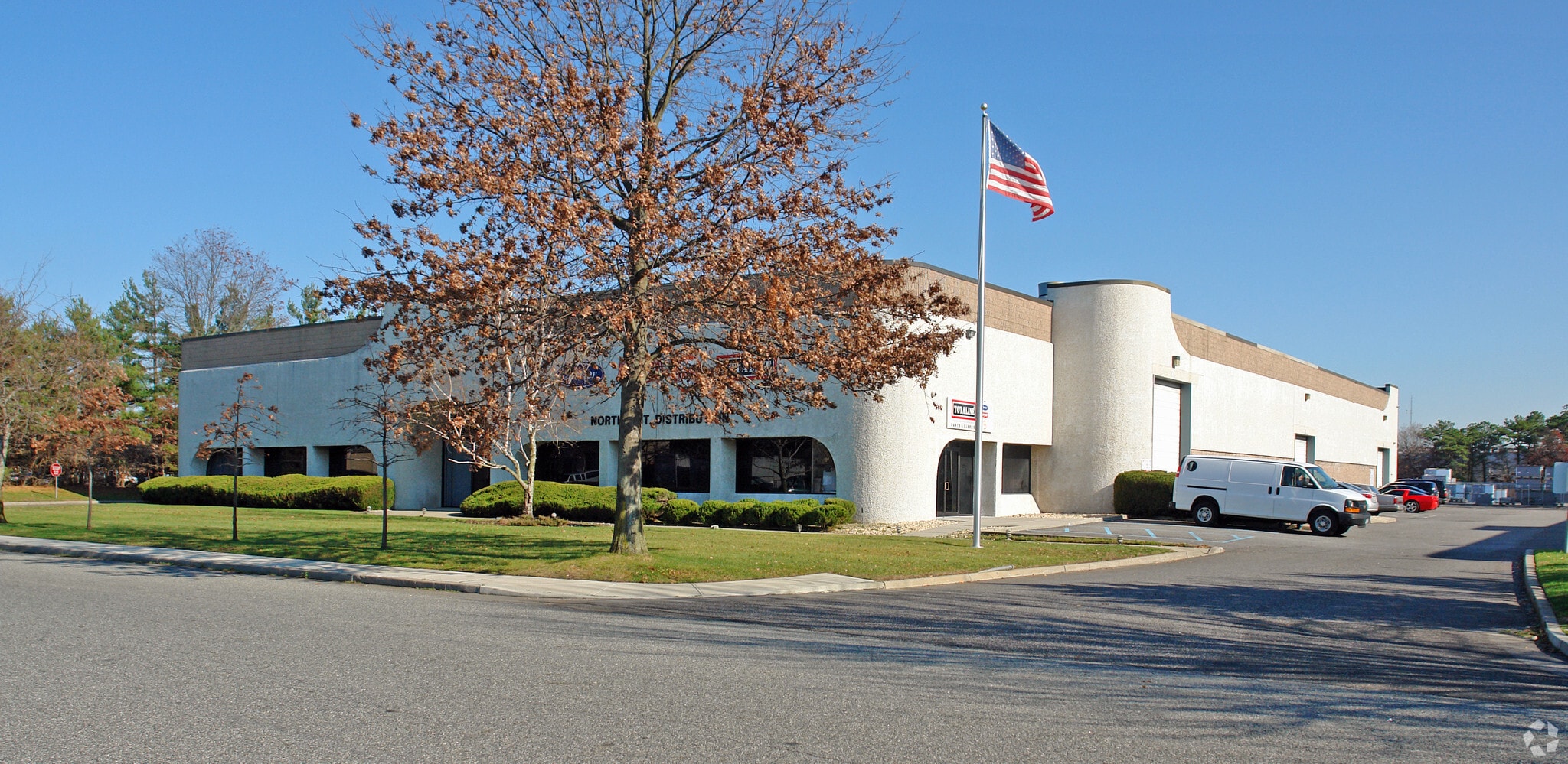 21 Crossway E Bohemia, NY 11716 Industrial Property for Lease on