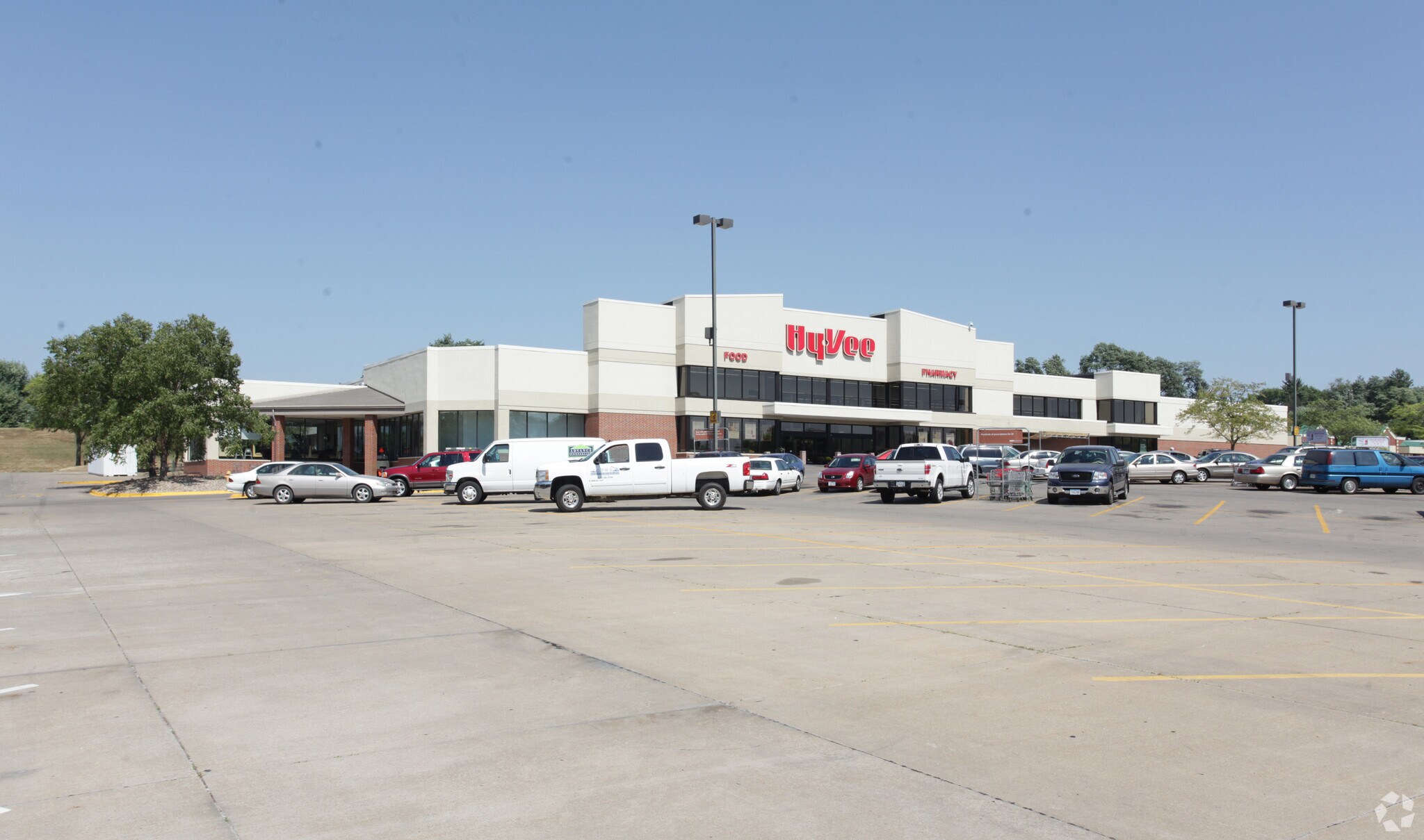 200 W Kimberly Rd Davenport, IA 52803 Shopping Center Property for Lease on