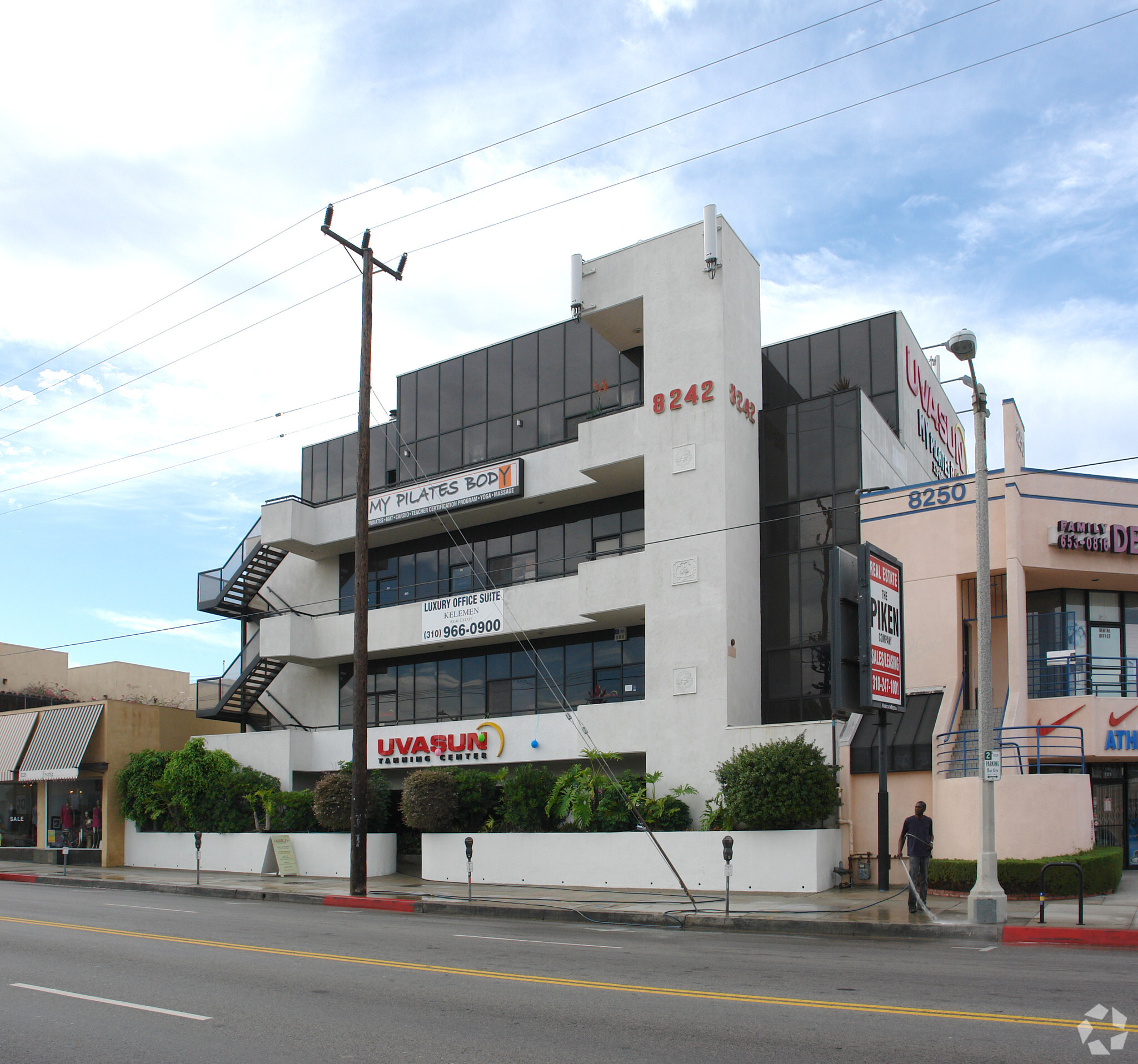 8242 W 3rd St, Los Angeles, CA for Rent