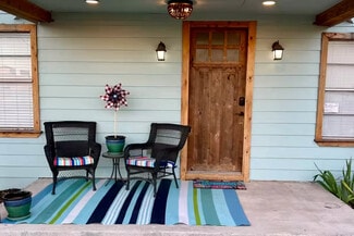 New Braunfels, TX Storefront Retail/Residential - 747 Oasis St New Braunfels, TX Storefront Retail/Residential - 747 Oasis St