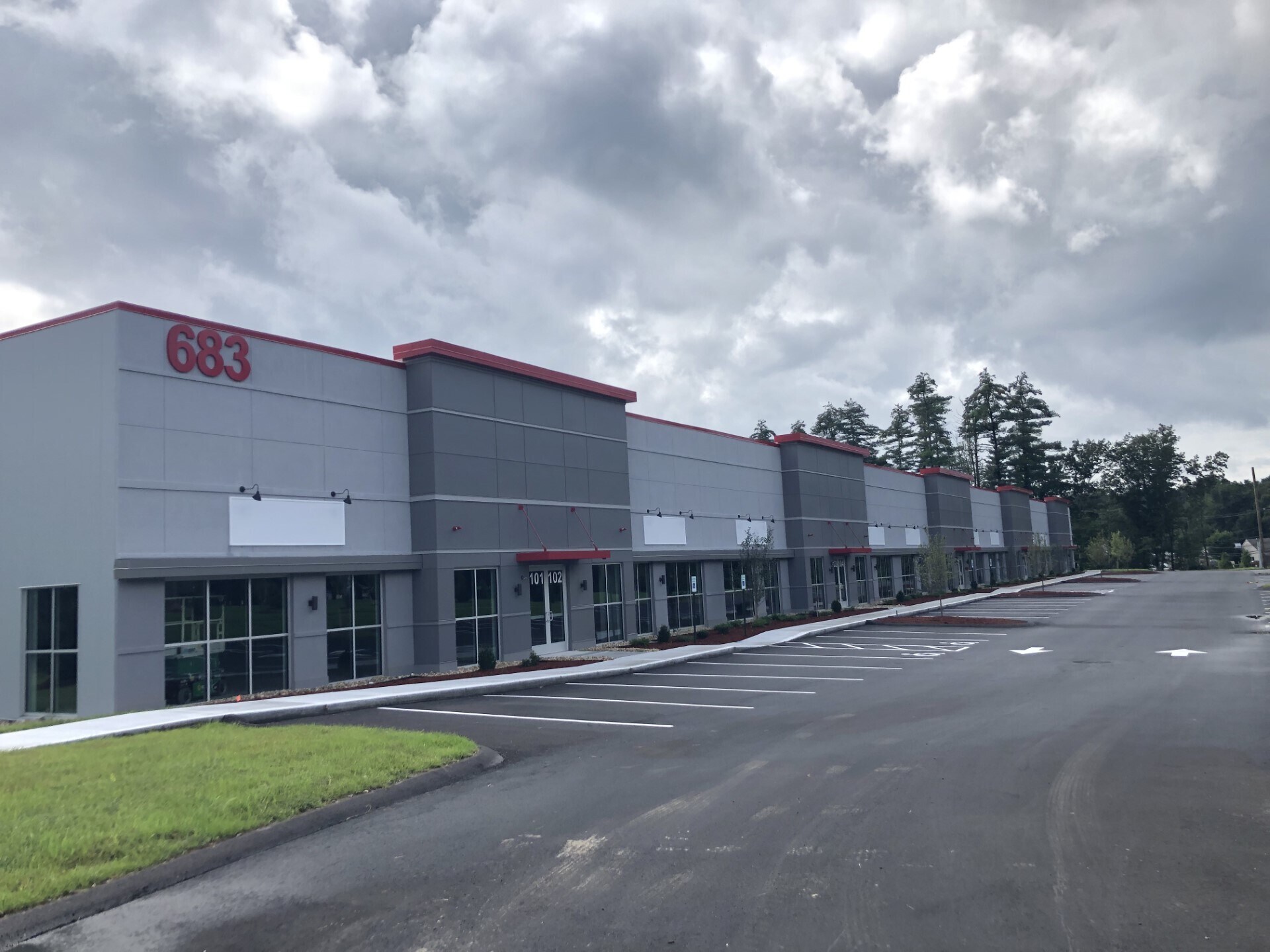 683 Daniel Webster Hwy Merrimack, NH 03054 Flex Property for Lease on