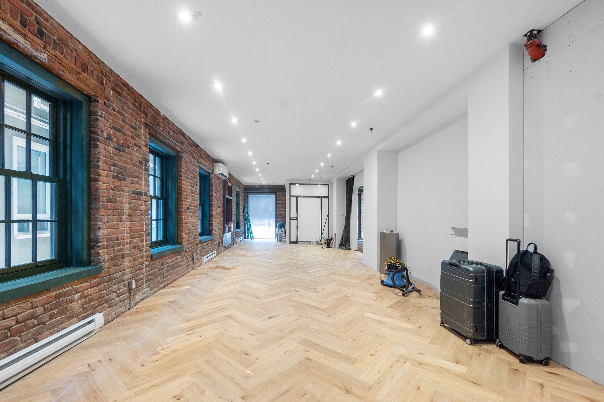 754-762 Rue Saint-Paul O, Montréal, QC for Rent