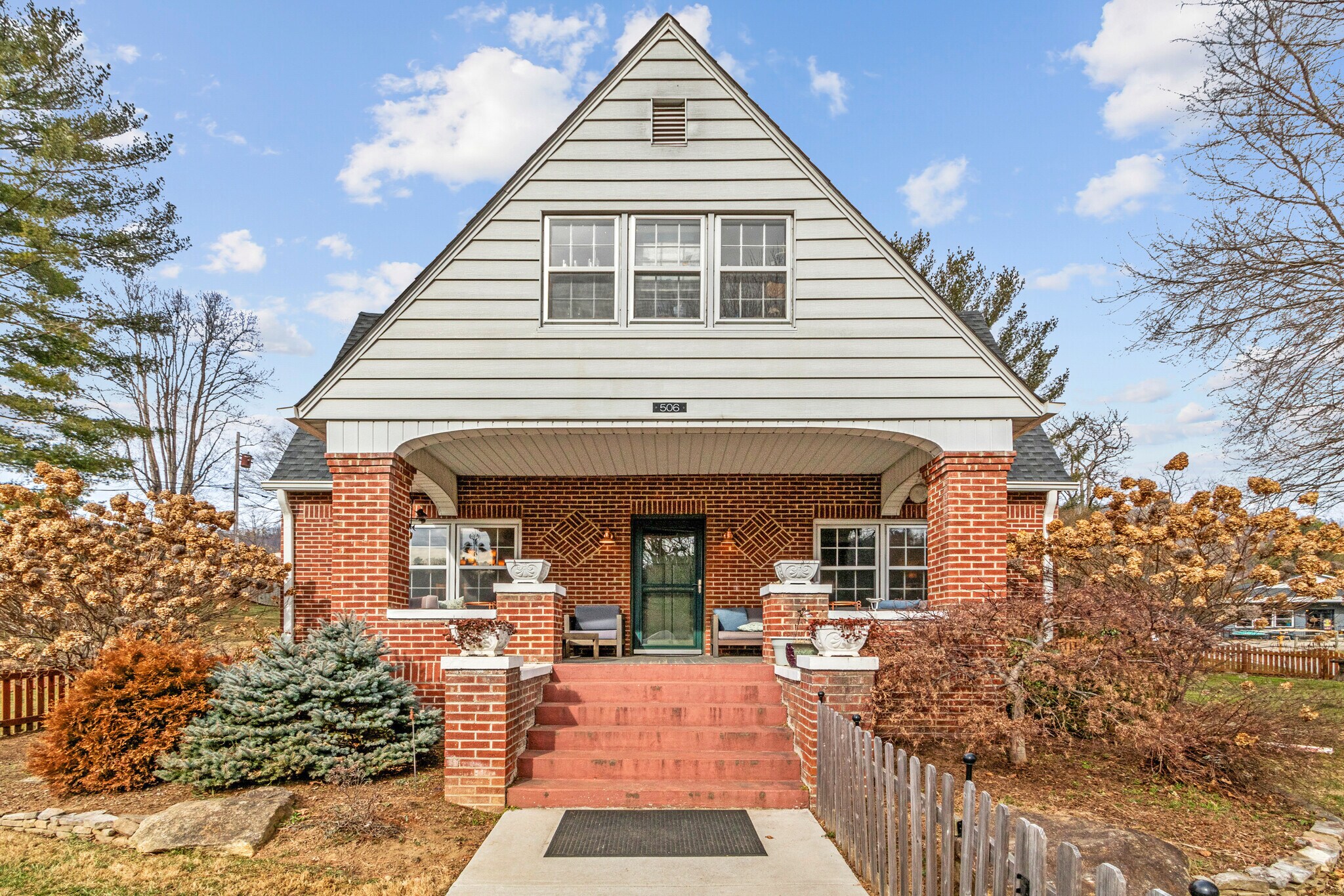 506 W Main St, Burnsville, NC for Sale