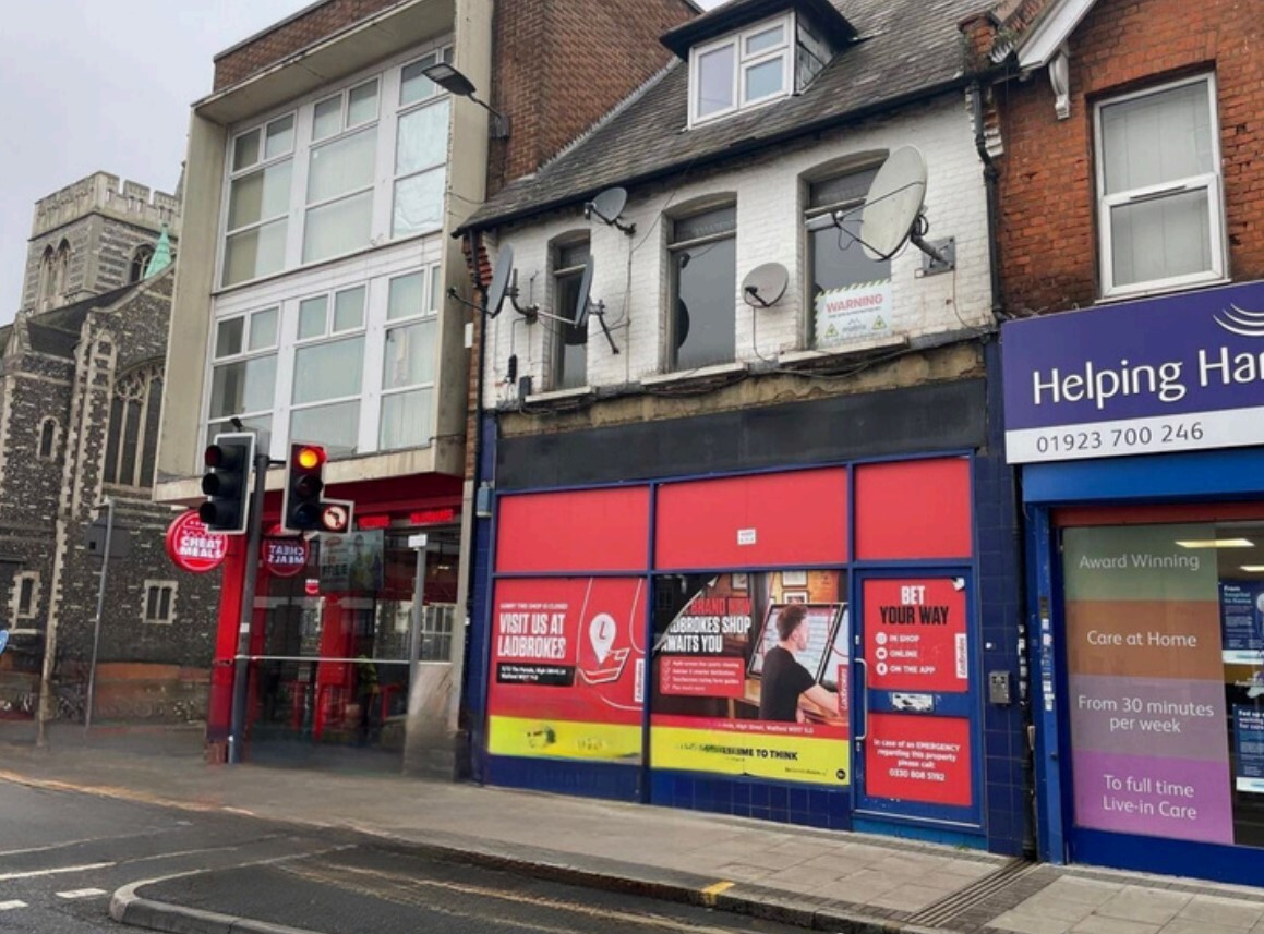 22 Market St, Watford, HRT for Rent