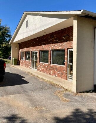 Salem, VA undefined - 2121 Roanoke Blvd