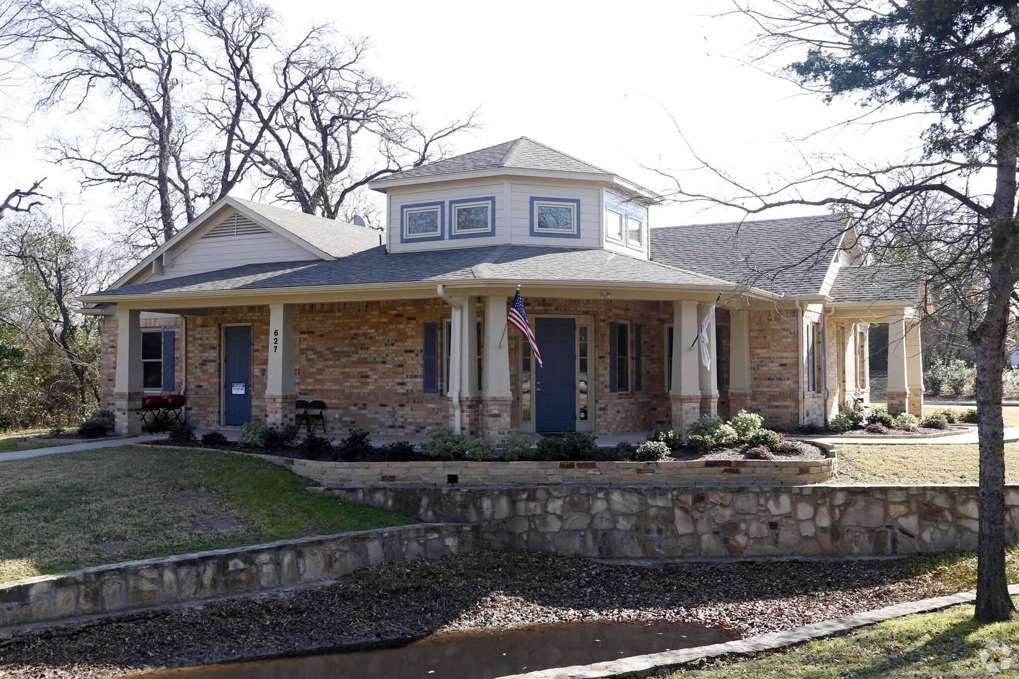 627 W College St, Grapevine, TX for Rent