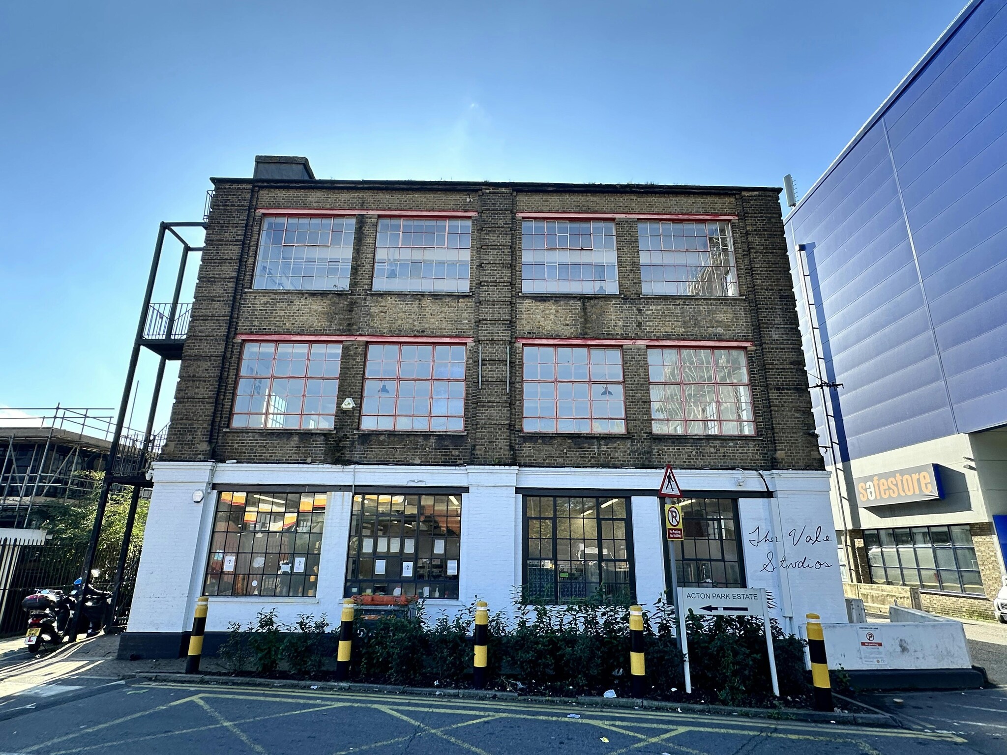 231 The Vale, London, LND for Rent