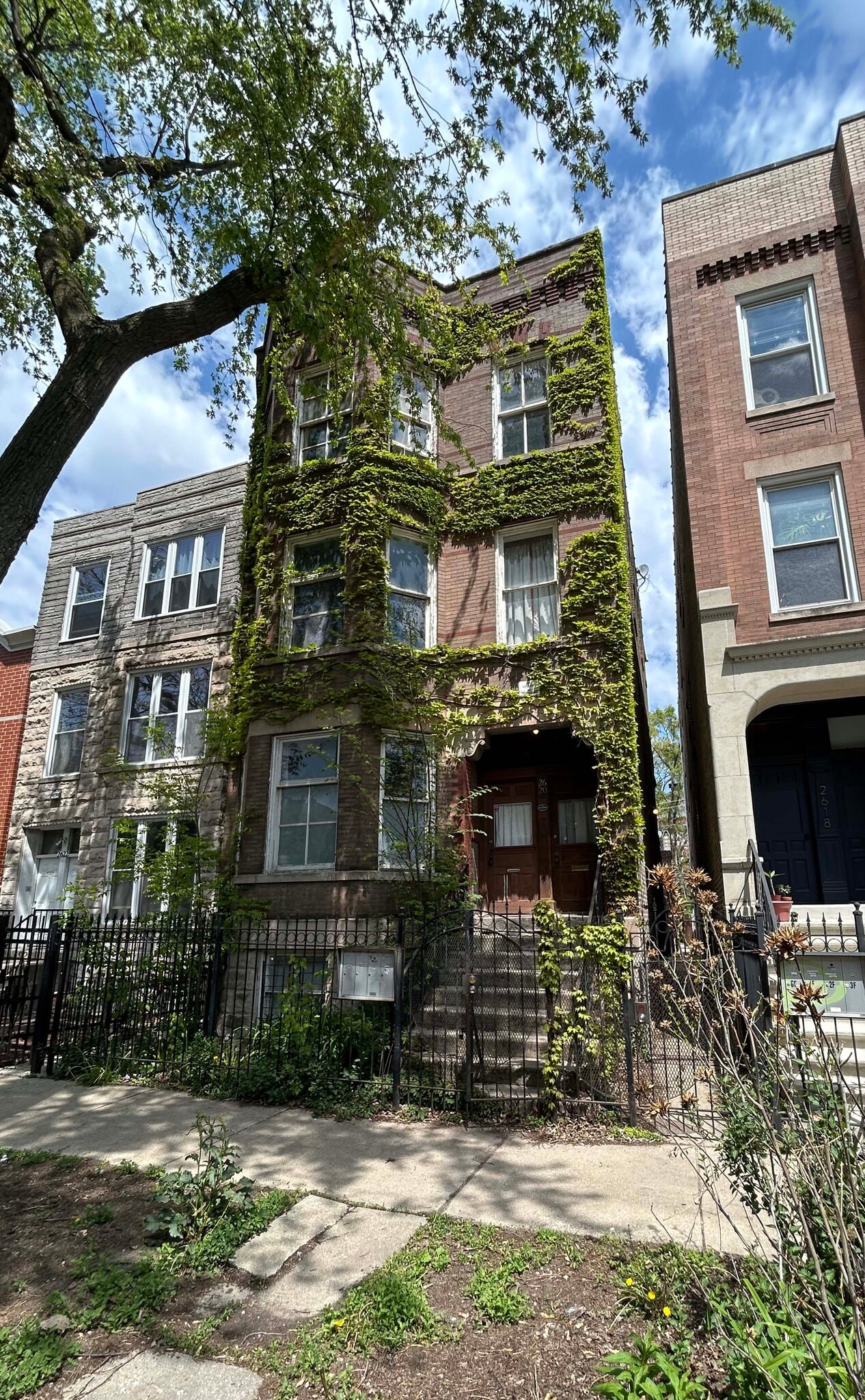 2620 W Evergreen Ave, Chicago, IL for Sale