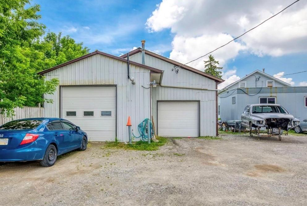 11 Alabastine Av, Caledonia, ON for Sale