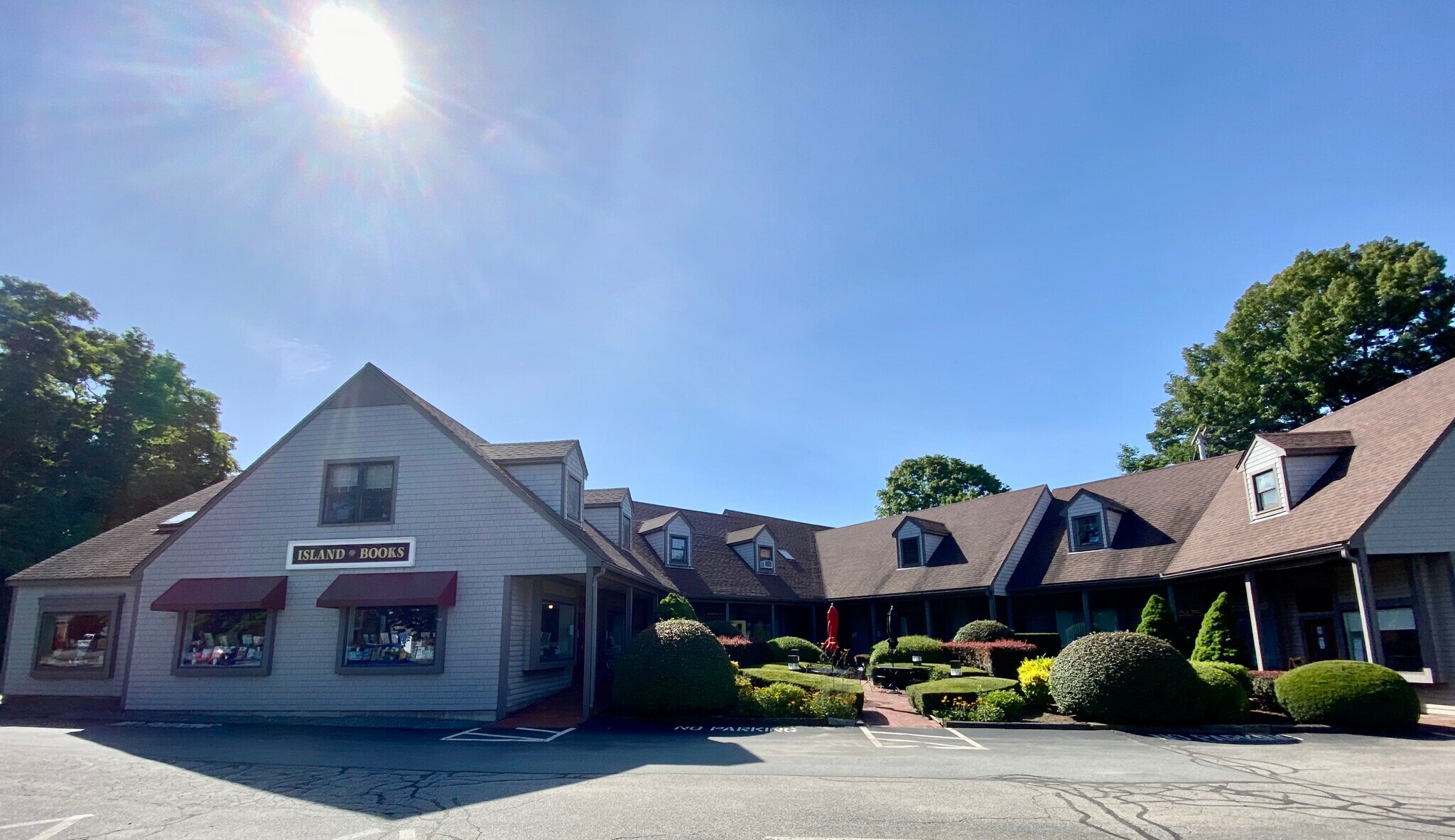 567-575 E Main Rd, Middletown, RI for Rent
