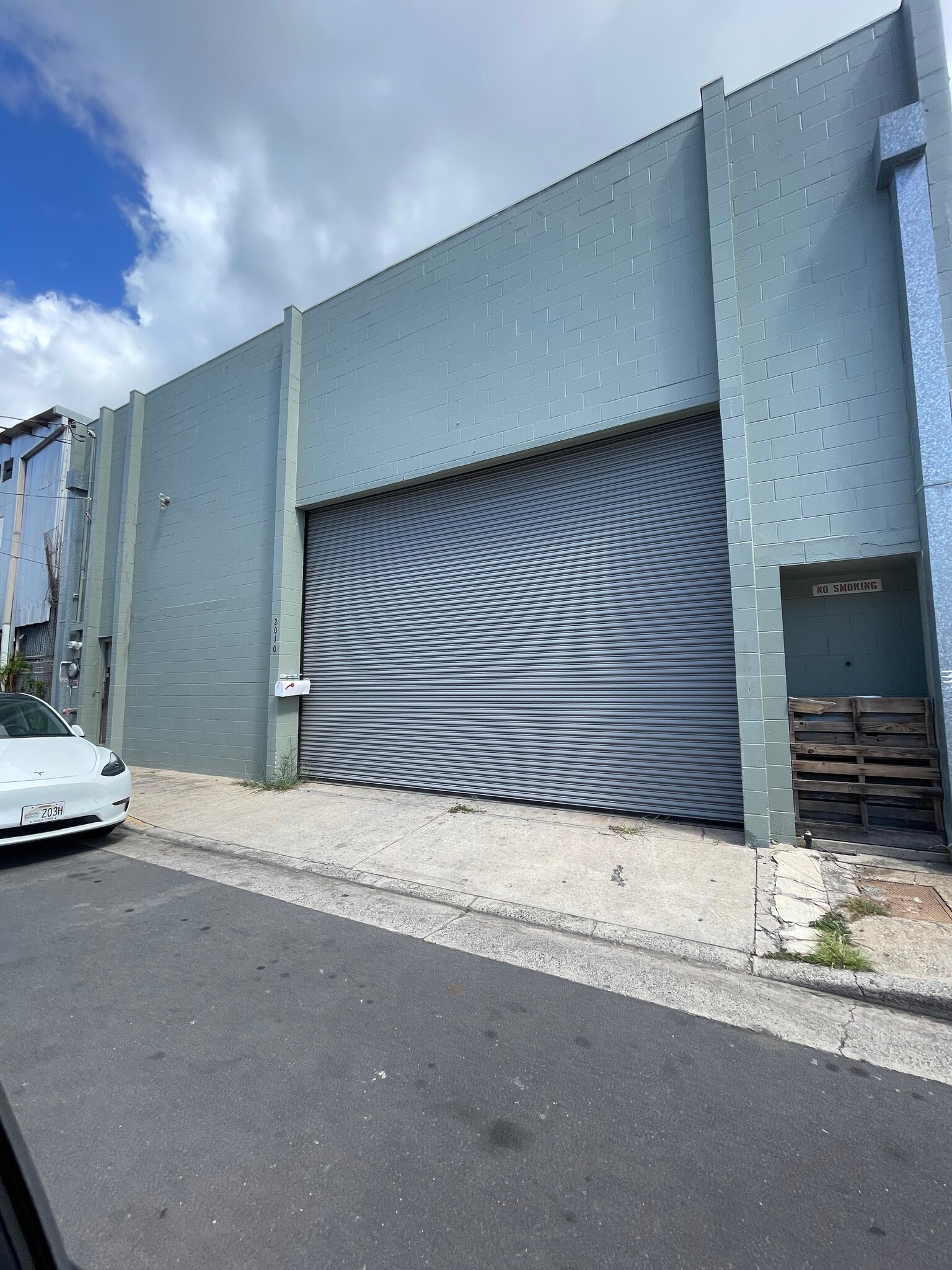 2010 Democrat St, Honolulu, HI for Rent