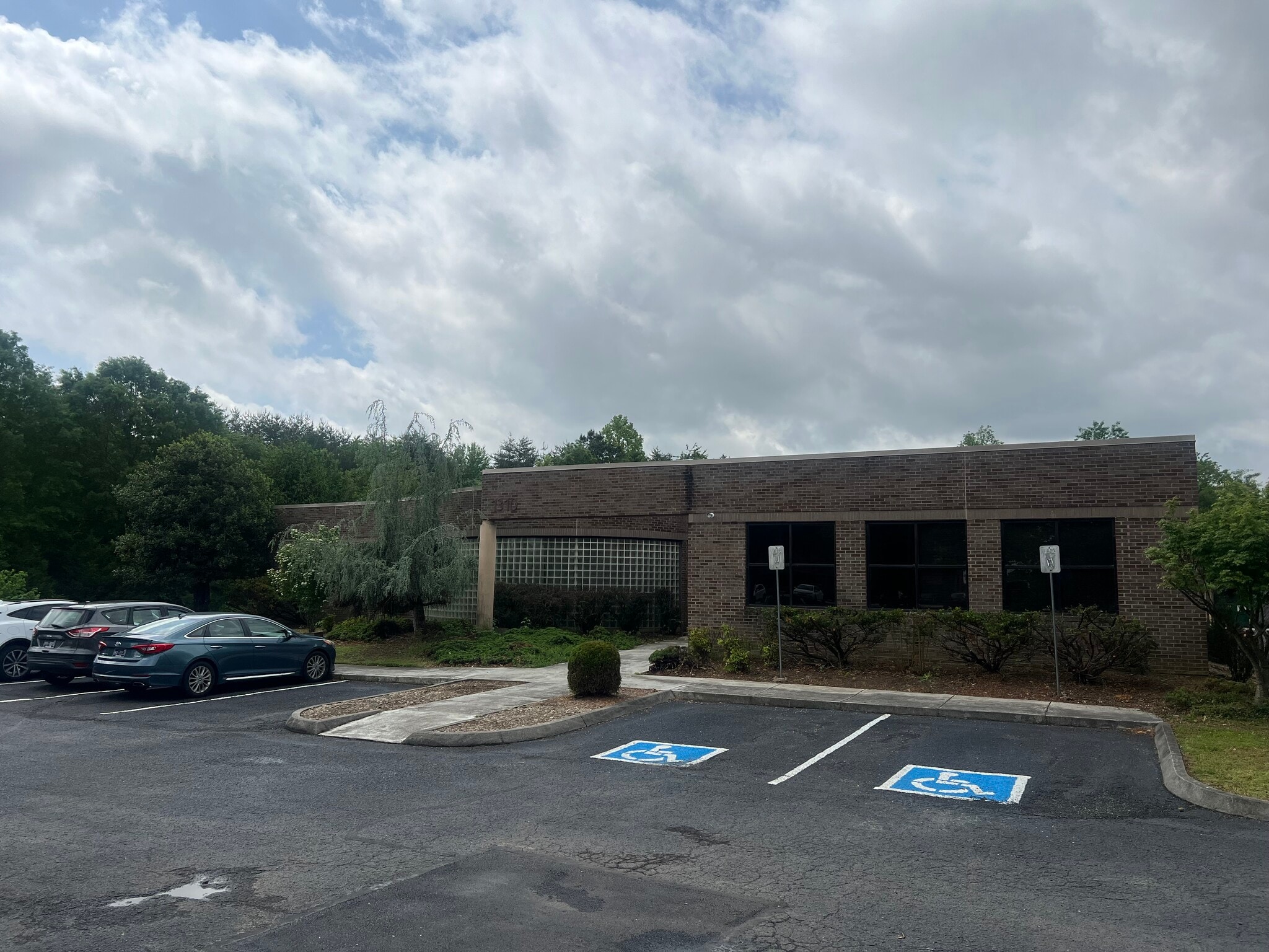 1310 Centerpoint Blvd, Knoxville, TN for Sale