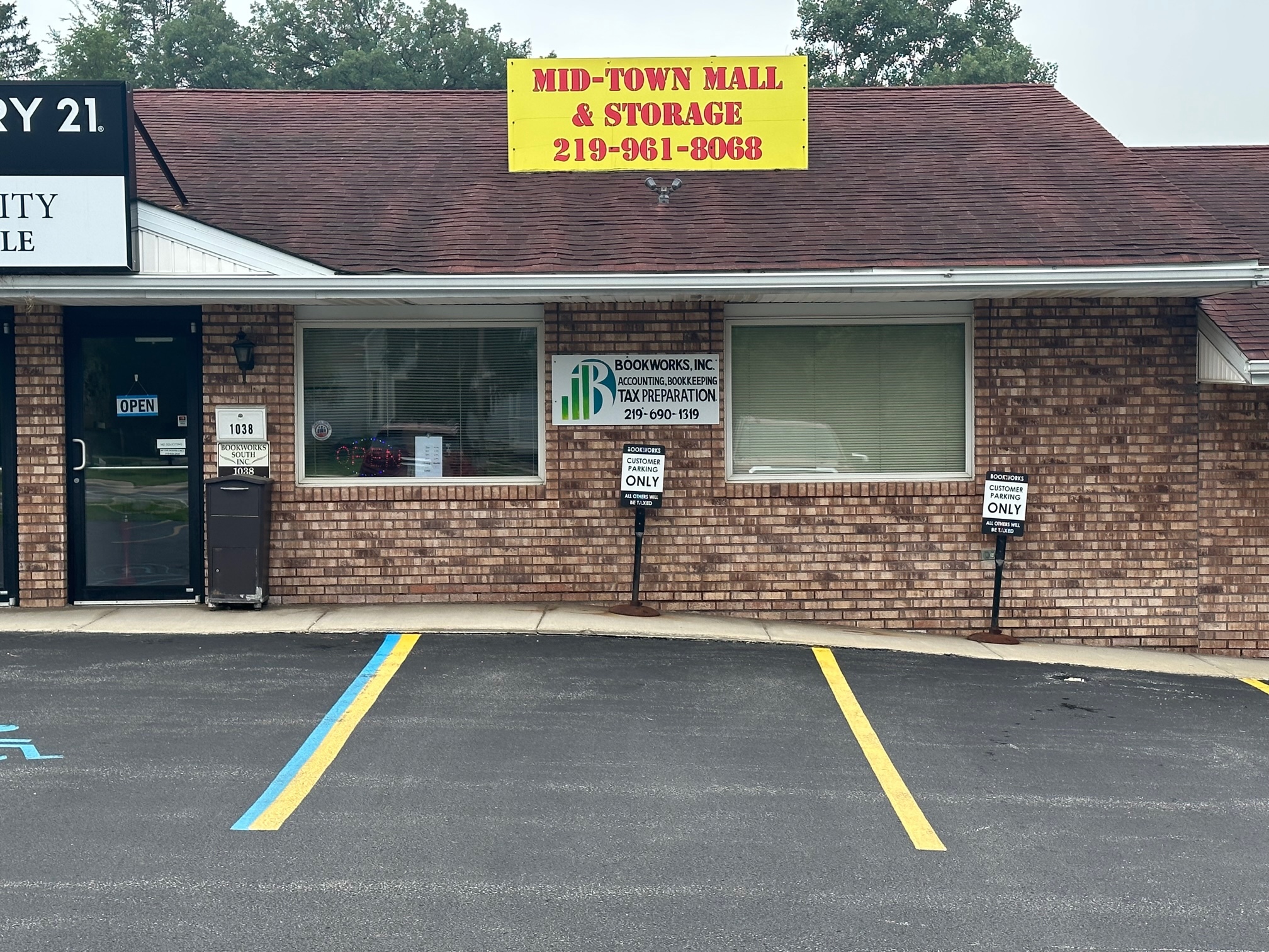 1000-1050 E Commercial Ave, Lowell, IN for Rent