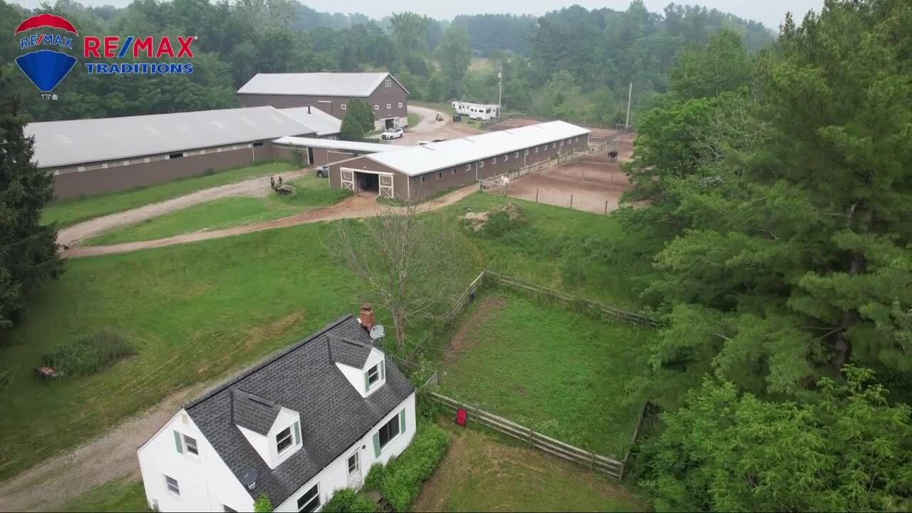 8782 Kinsman Rd, Novelty, OH for Rent