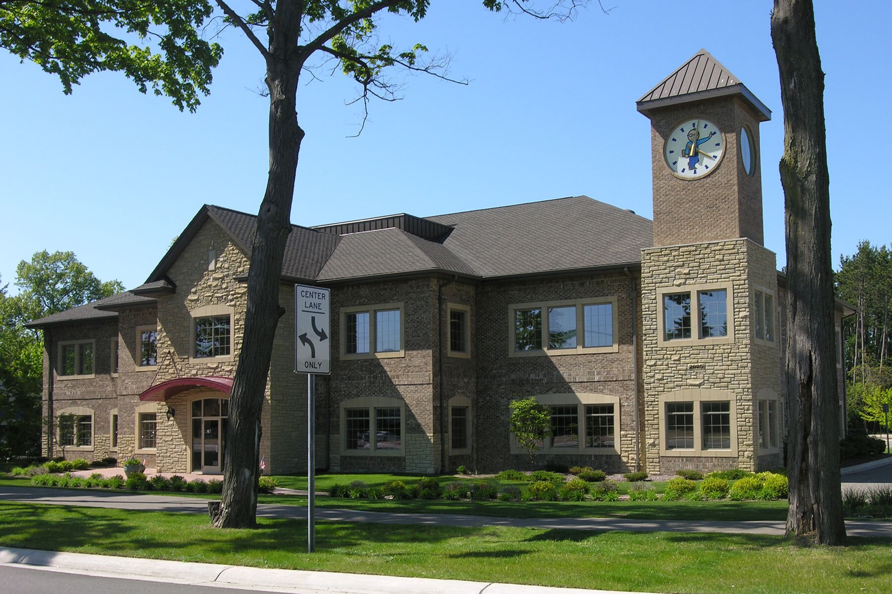2625 E Oakley Park Rd, Commerce Township, MI for Rent