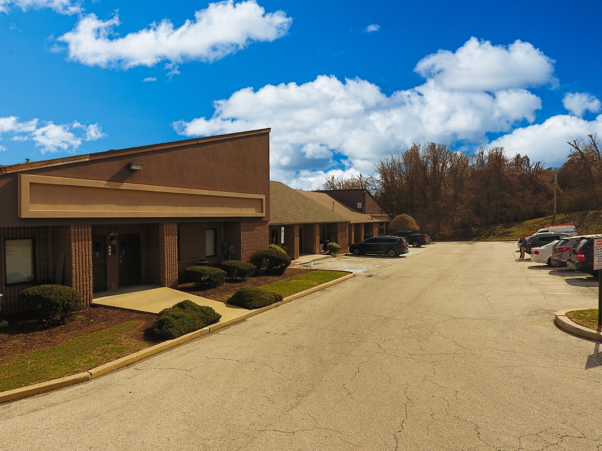 835845 Sussex Blvd Broomall, PA 19008 Flex Property for Lease on