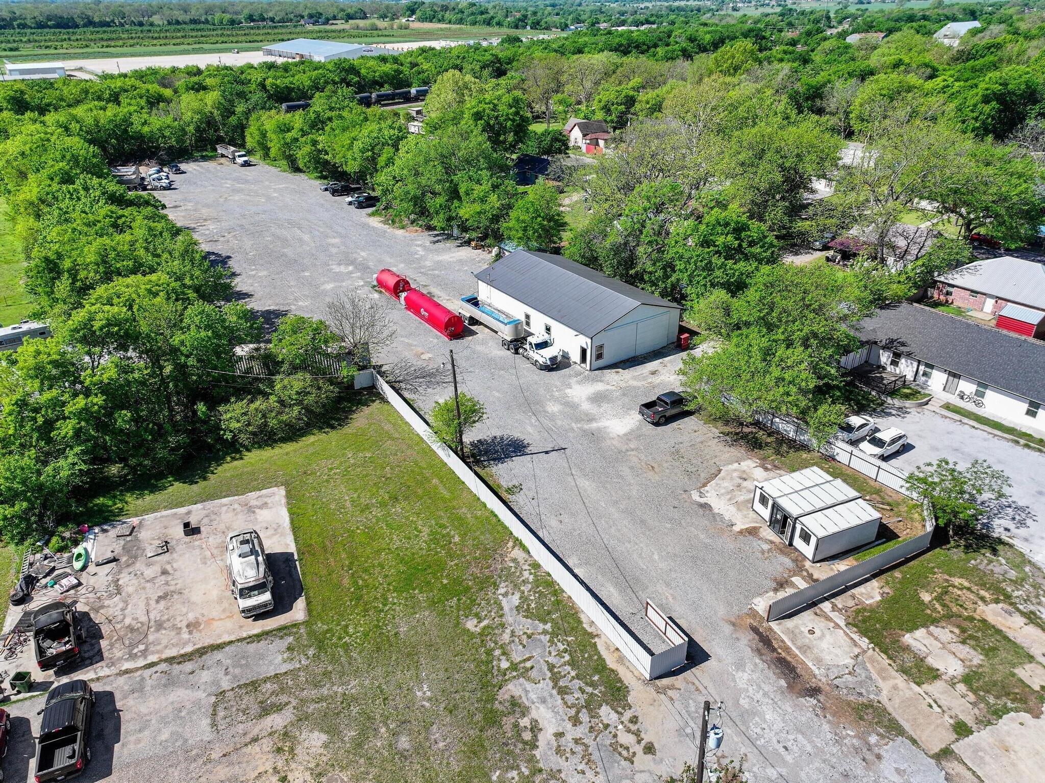 816 E Main St, Whitesboro, TX for Rent