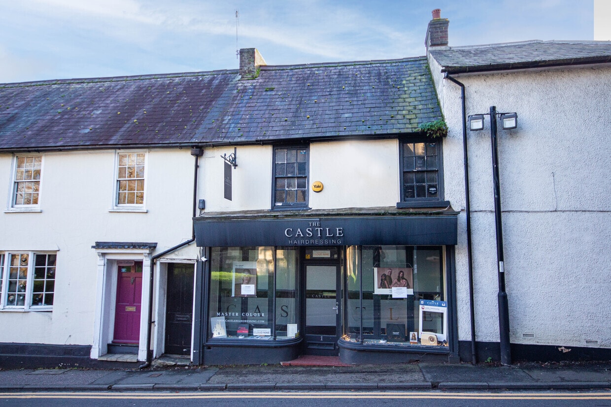 1 Castle St, Berkhamsted, HRT for Sale