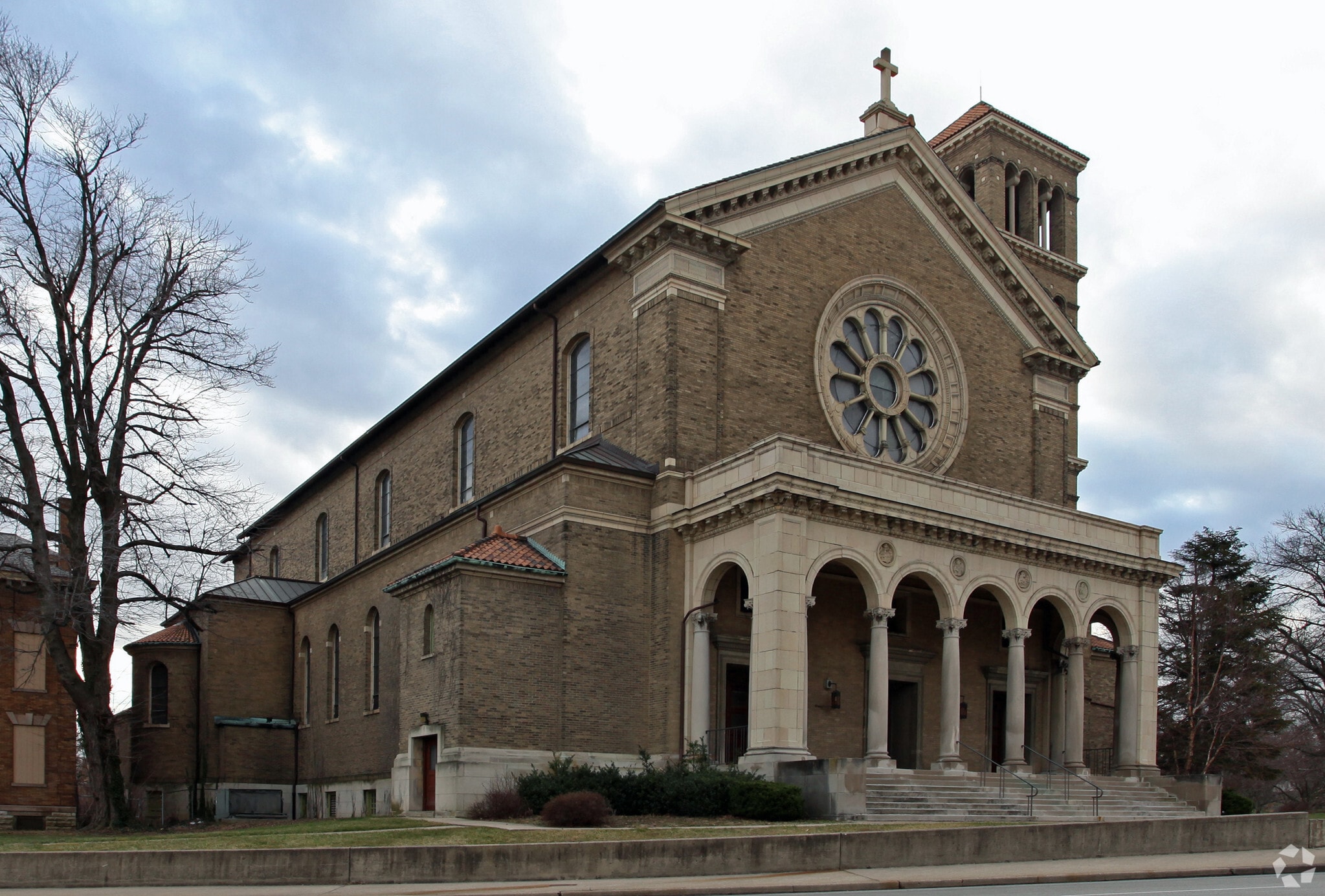 3500 Montgomery Rd, Cincinnati, OH for Sale