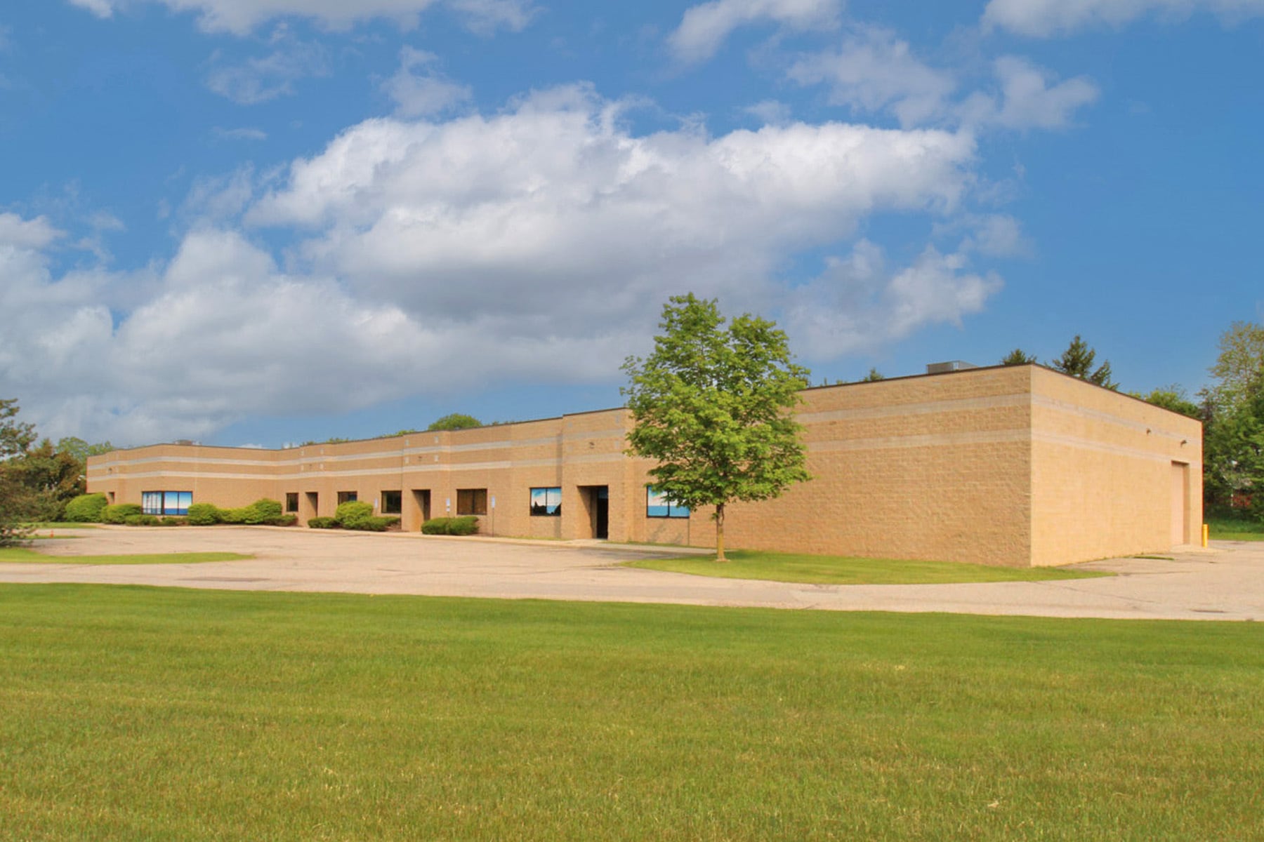 7729 Lochlin Dr Brighton, MI 48116 Flex Property for Lease on