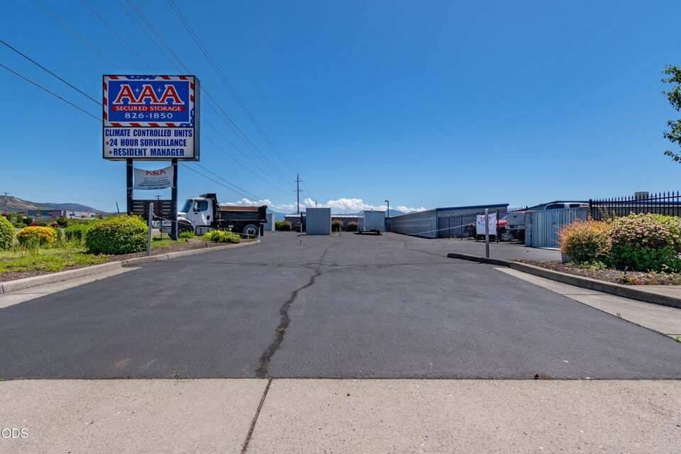 1060 Dillon Way, Central Point, OR for Sale