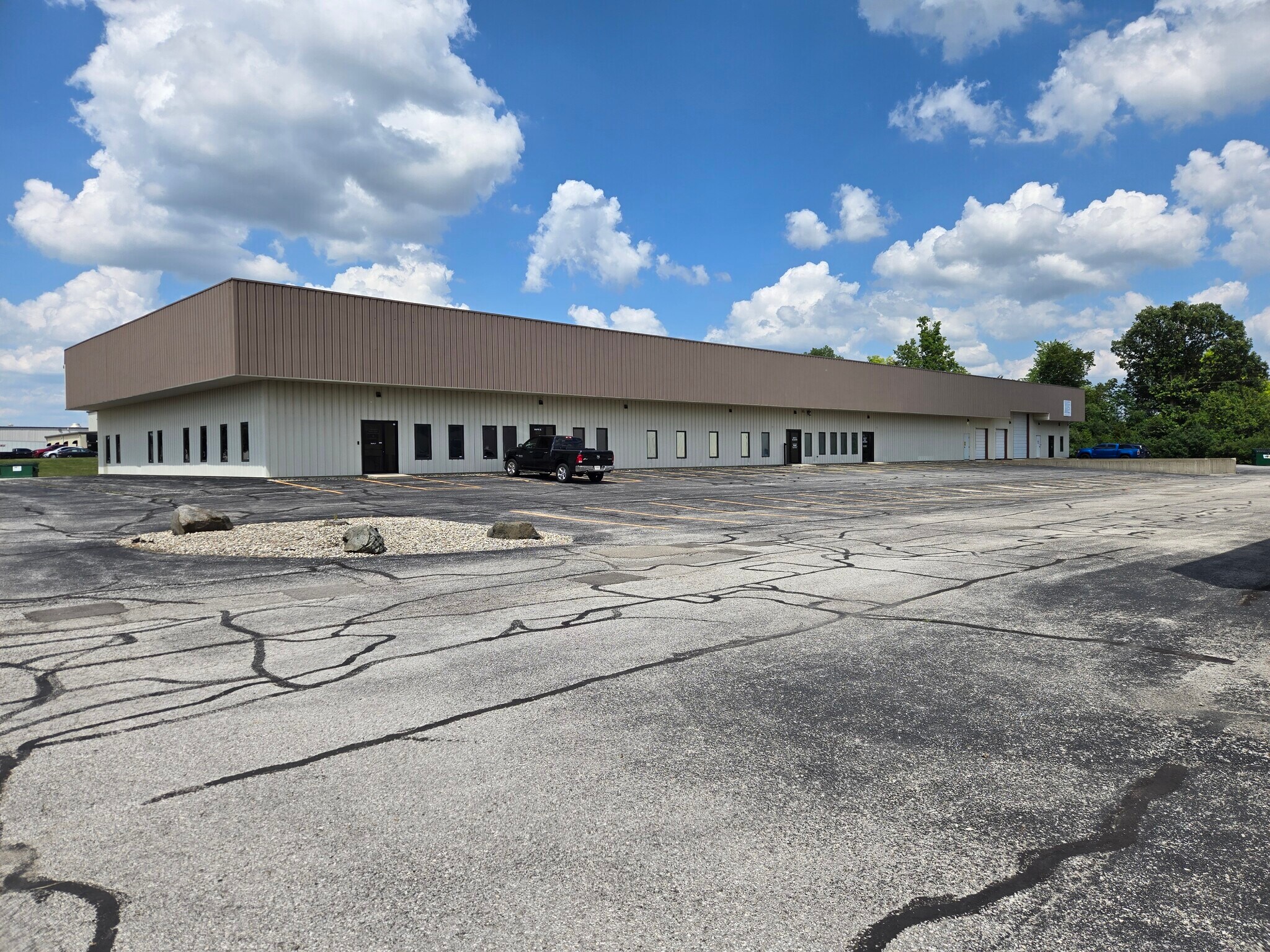 6032 Highview Dr, Fort Wayne, IN for Rent