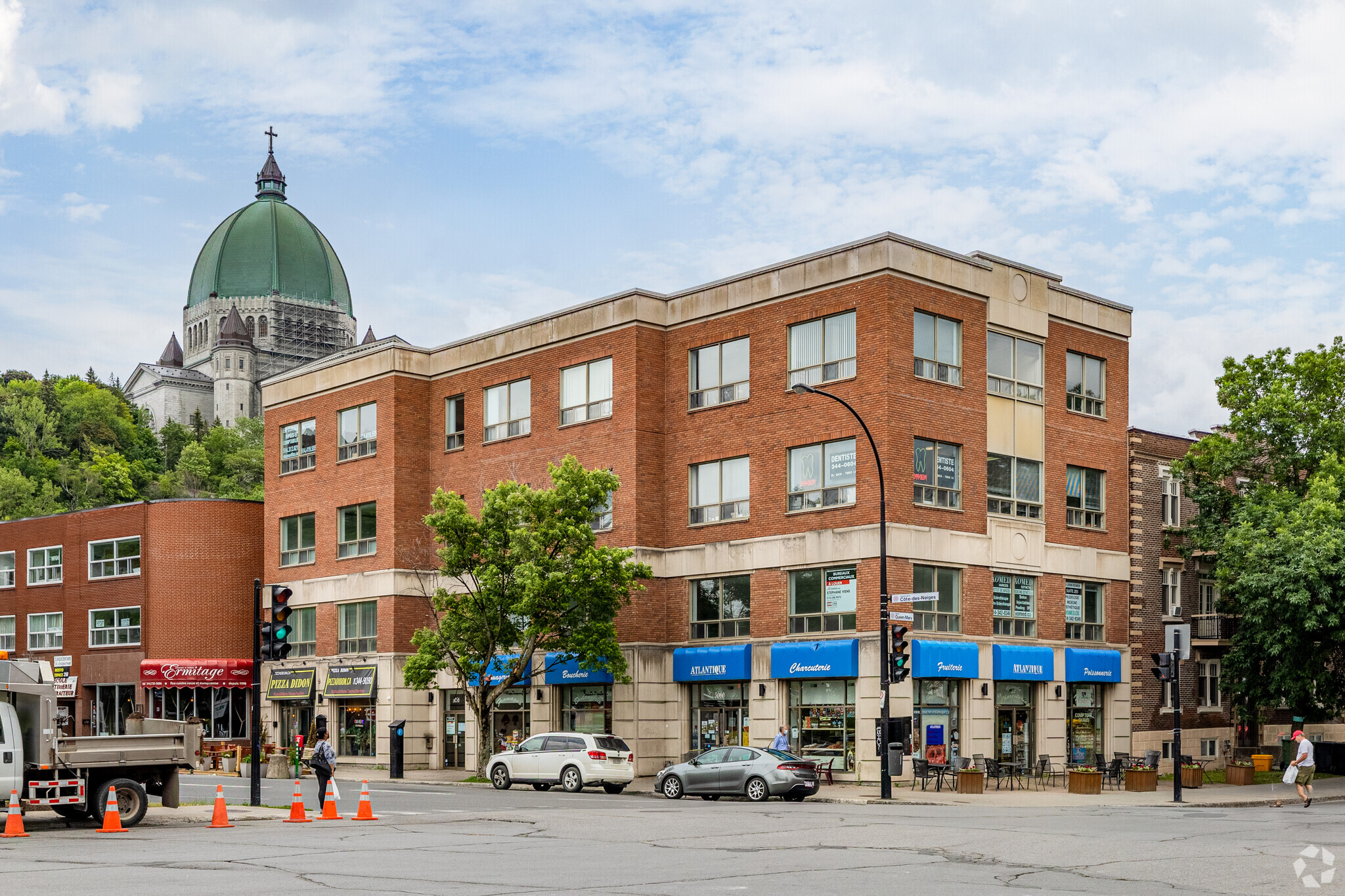 5050-5060 Ch de la Côte-des-Neiges, Montréal, QC for Rent