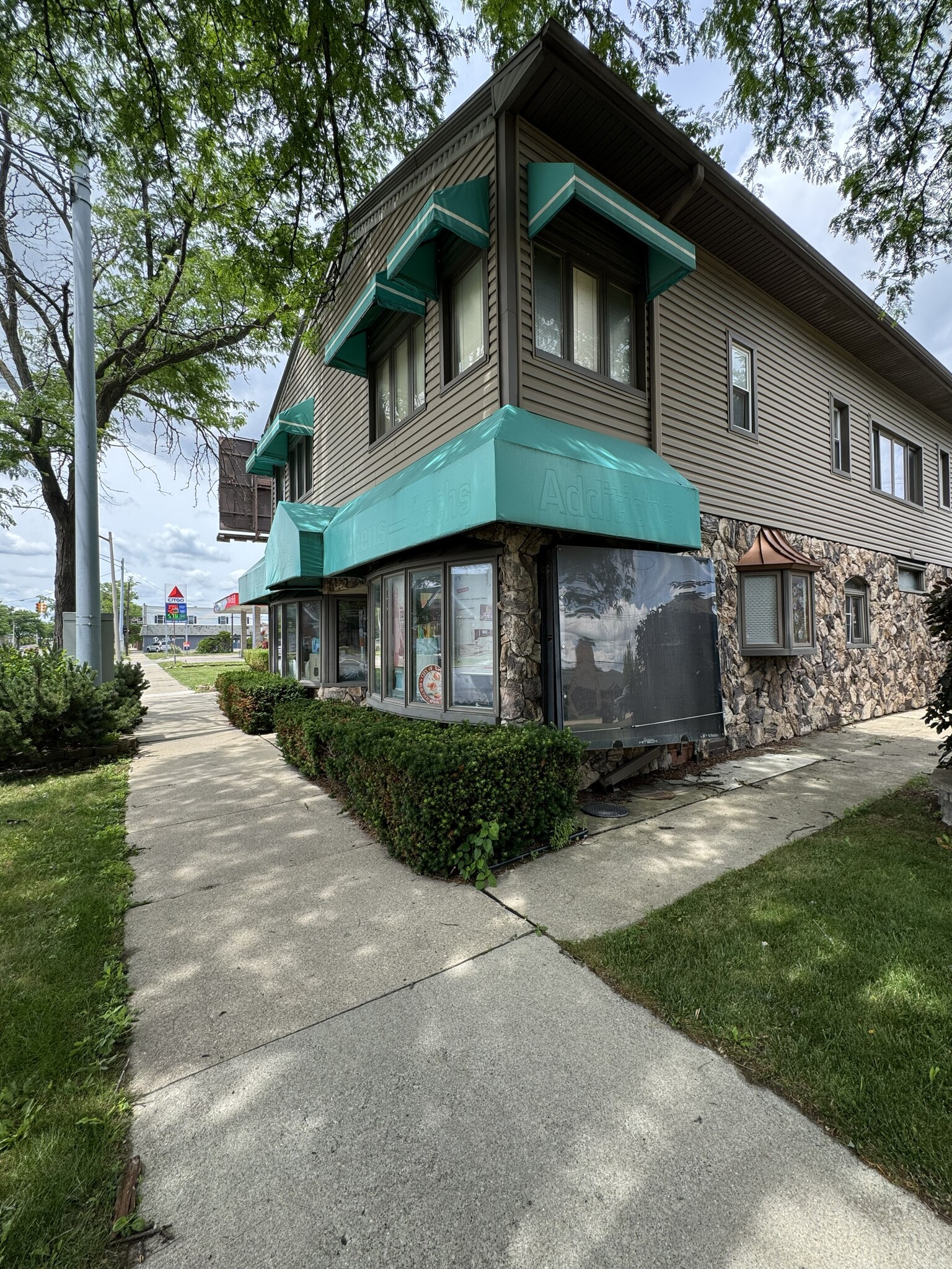 1122-1128 Eureka Rd, Wyandotte, MI for Sale