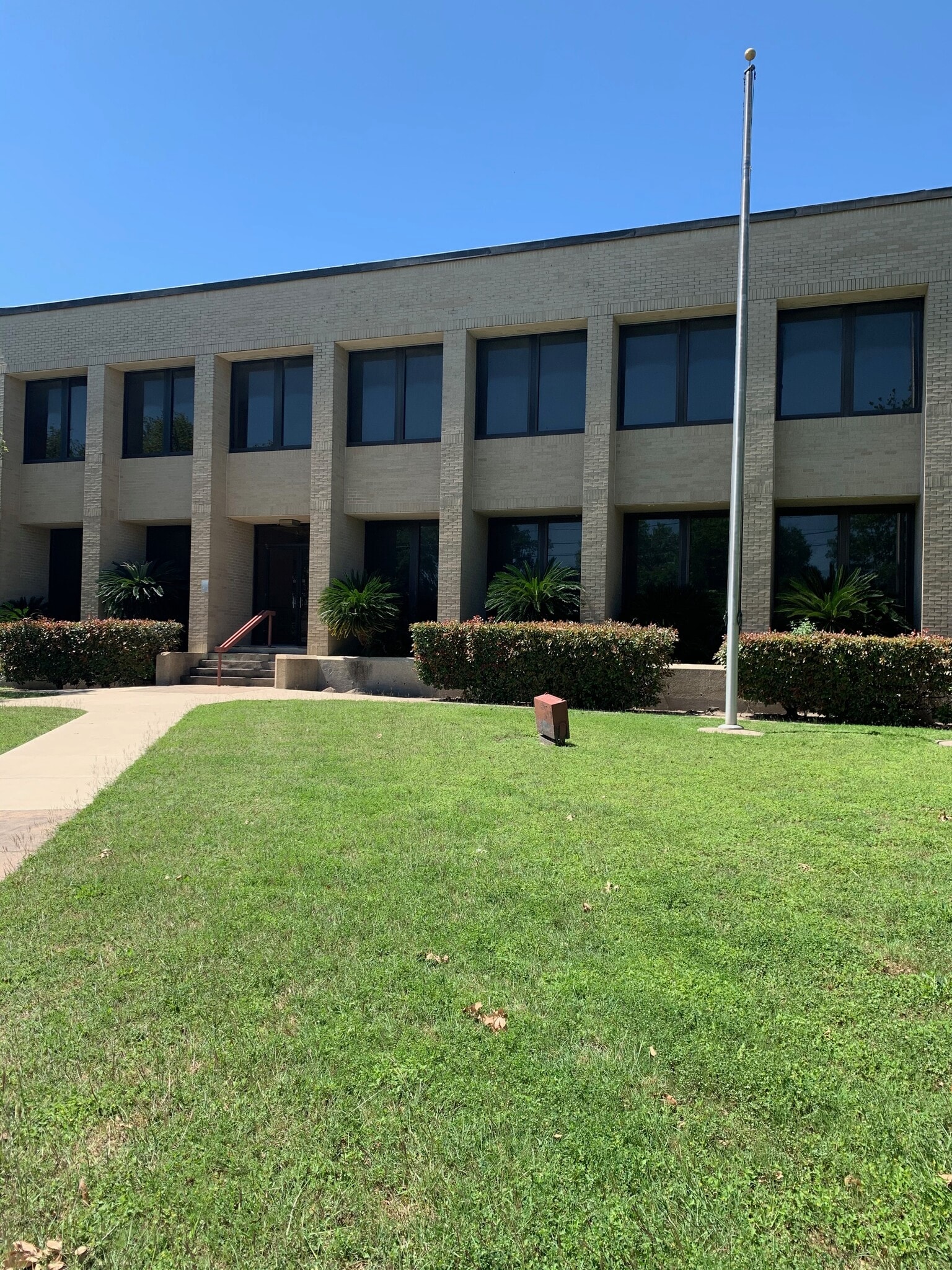 401 E Washington Ave, Navasota, TX for Sale