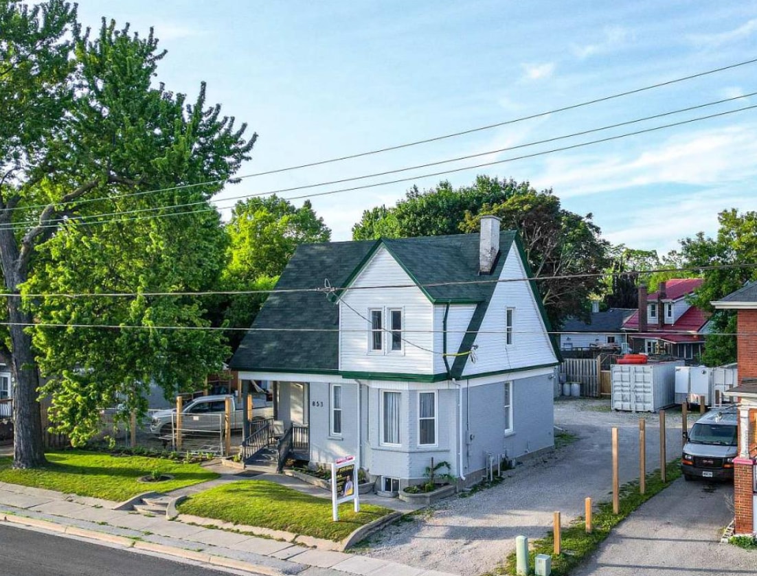 853 Simcoe St S, Oshawa, ON for Sale