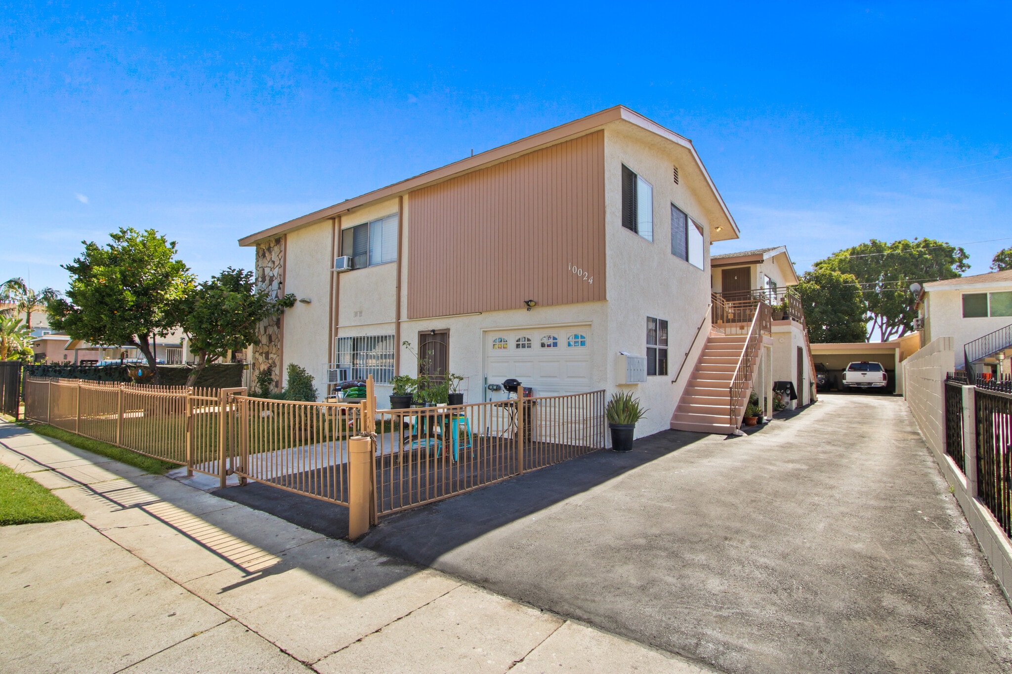 10024 Elizabeth Ave, South Gate, CA for Sale
