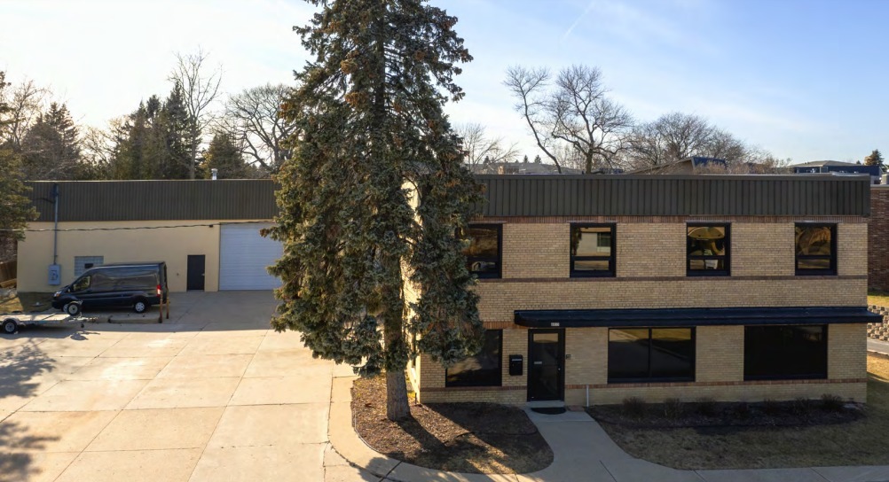 8035 N Port Washington Rd, Milwaukee, WI for Sale