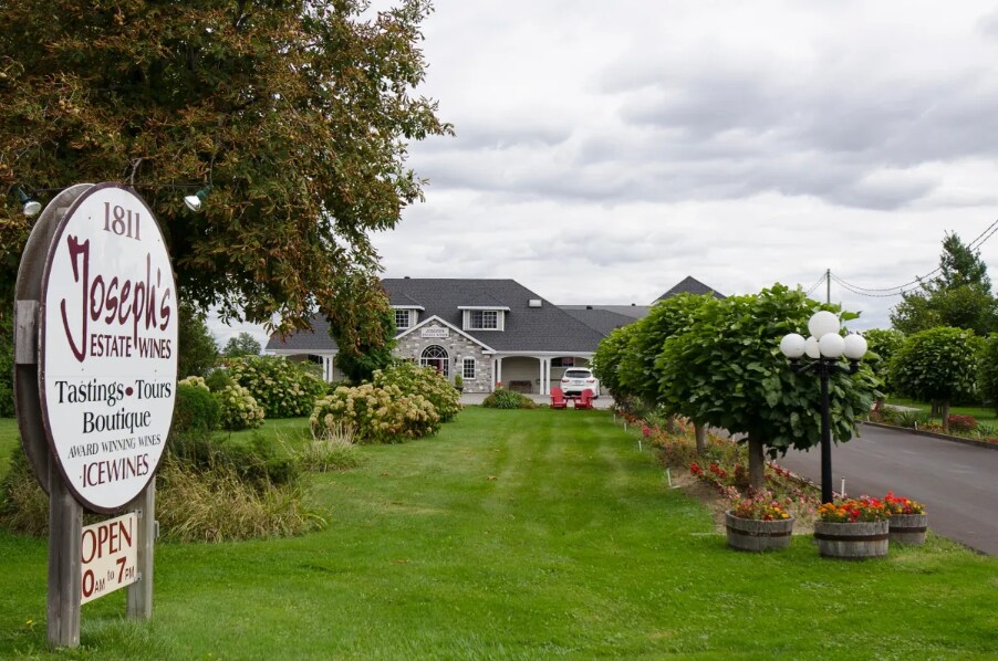 1811 Niagara Stone Rd, Niagara-On-The-Lake, ON for Sale