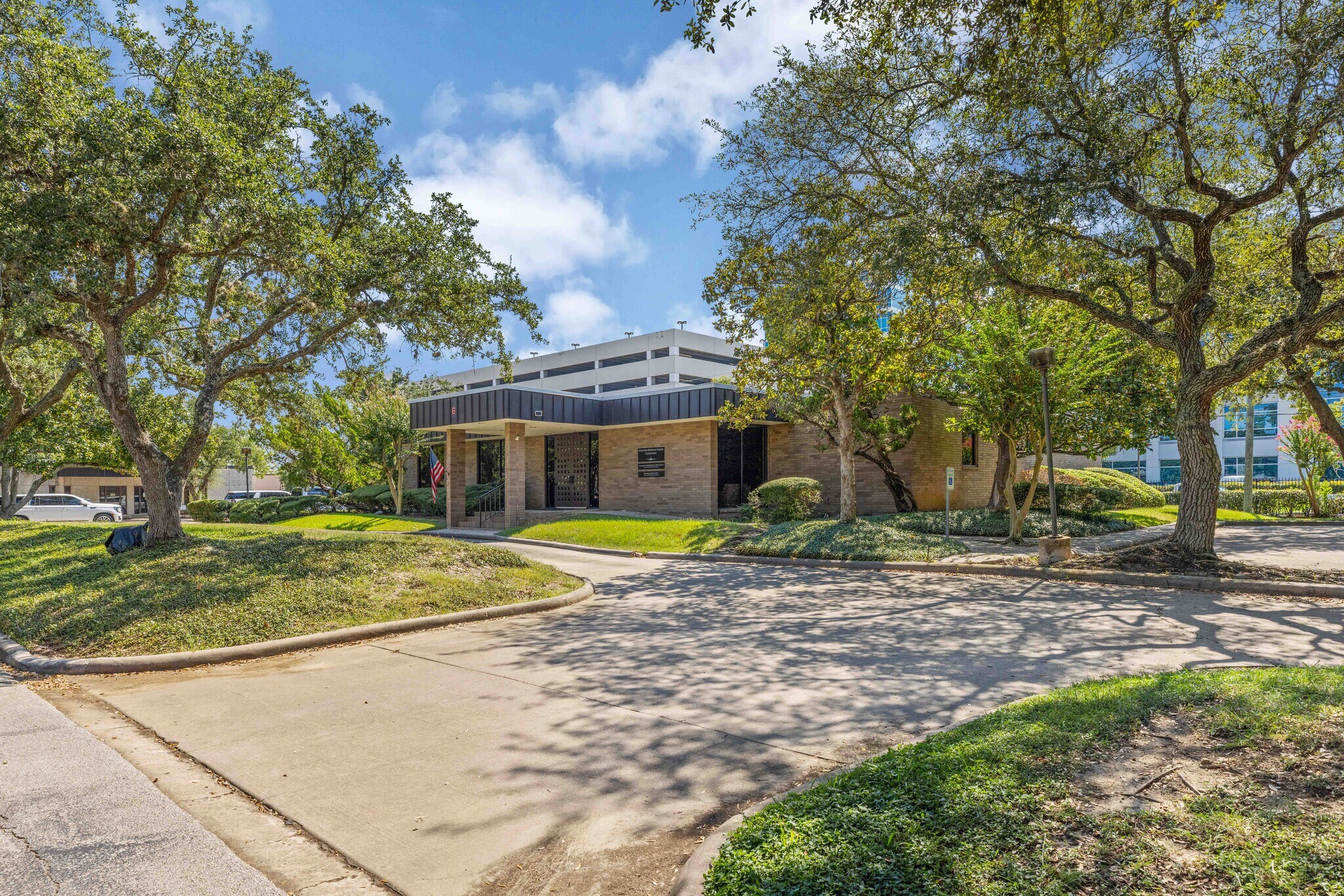 6 Professional Park Dr, Webster, TX for Sale