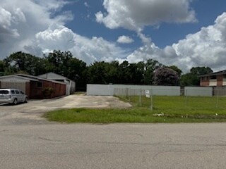 Houston, TX Light Distribution - 9430 Edgebrook St