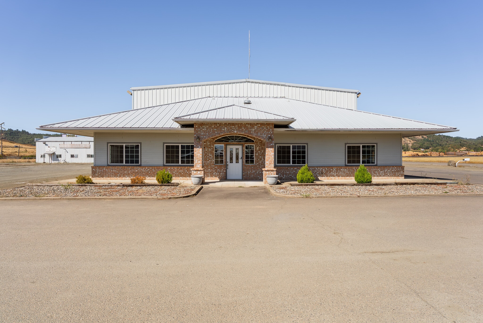 180 Weyerhaeuser Dr N, Roseburg, OR for Sale