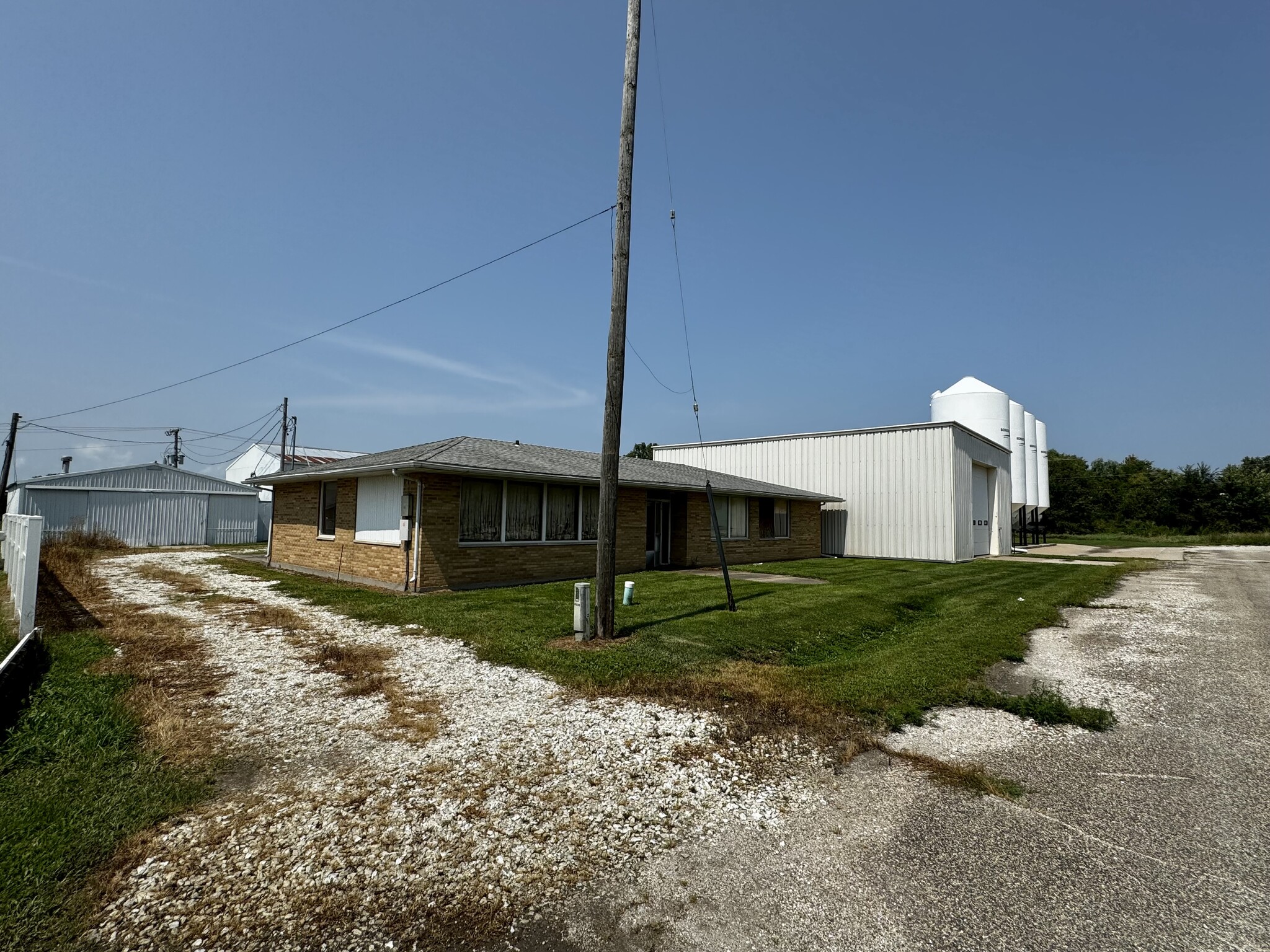 145 S Washington St, Bushnell, IL for Sale