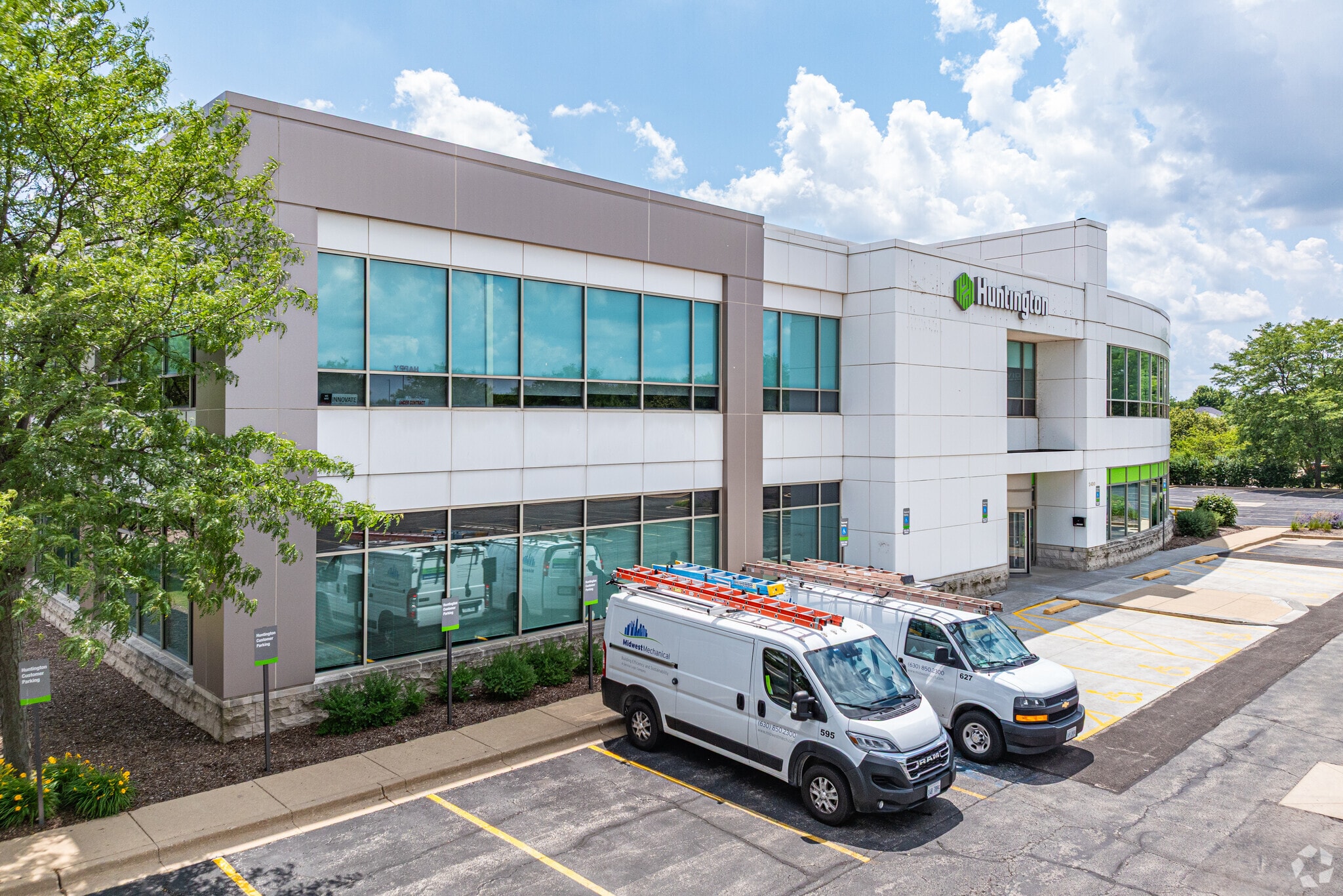 2430 W Indian Trl, Aurora, IL for Rent