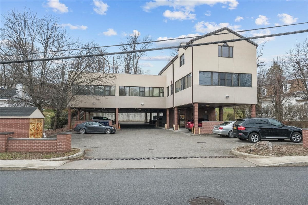 8 Revolutionary Rd, Ossining, NY for Rent