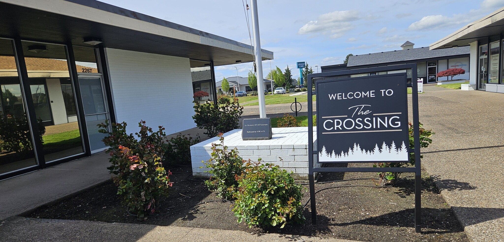 2241-2247 Country Club Rd, Woodburn, OR for Rent