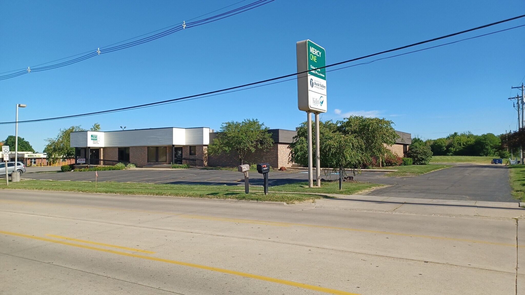 931 13th Ave N, Clinton, IA for Rent
