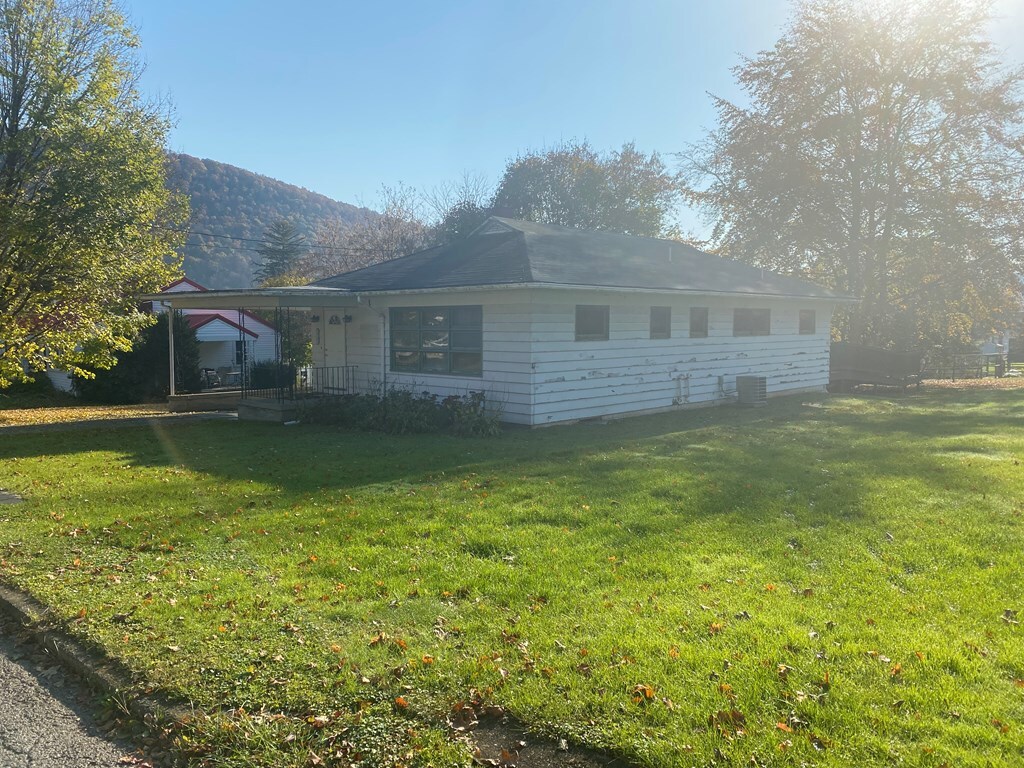 12 Walnut St, Towanda, PA for Sale