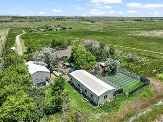 Watkins, CO Veterinarian/Kennel - 1335 S Kio St